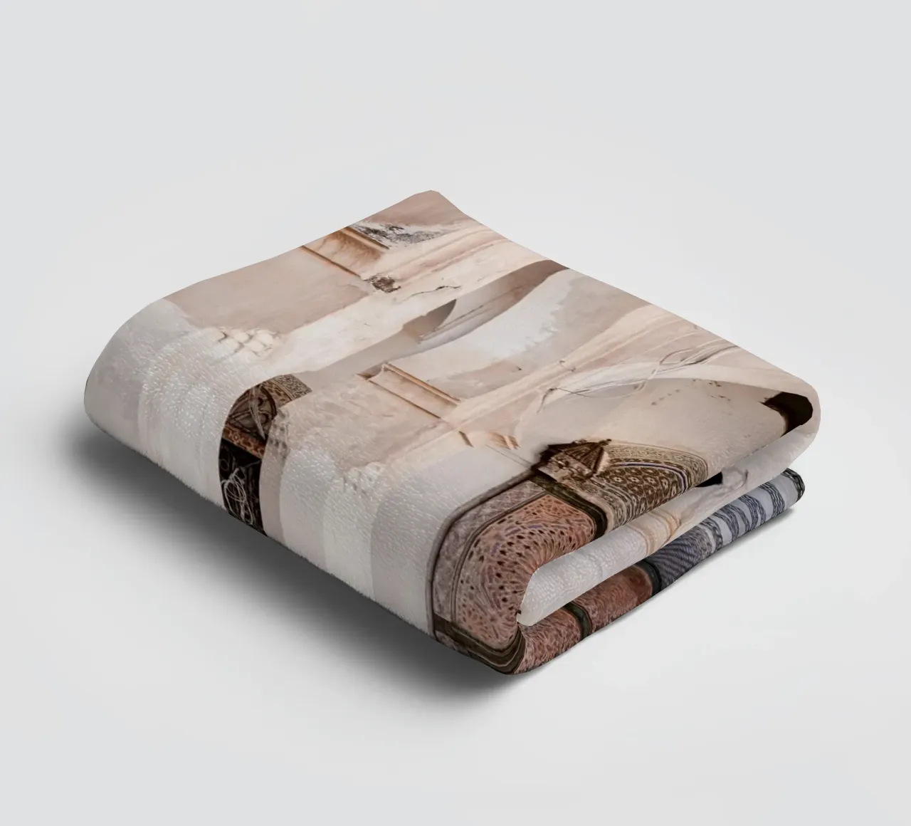 Ancient building in Fez asciugamano da bagno da photolovers