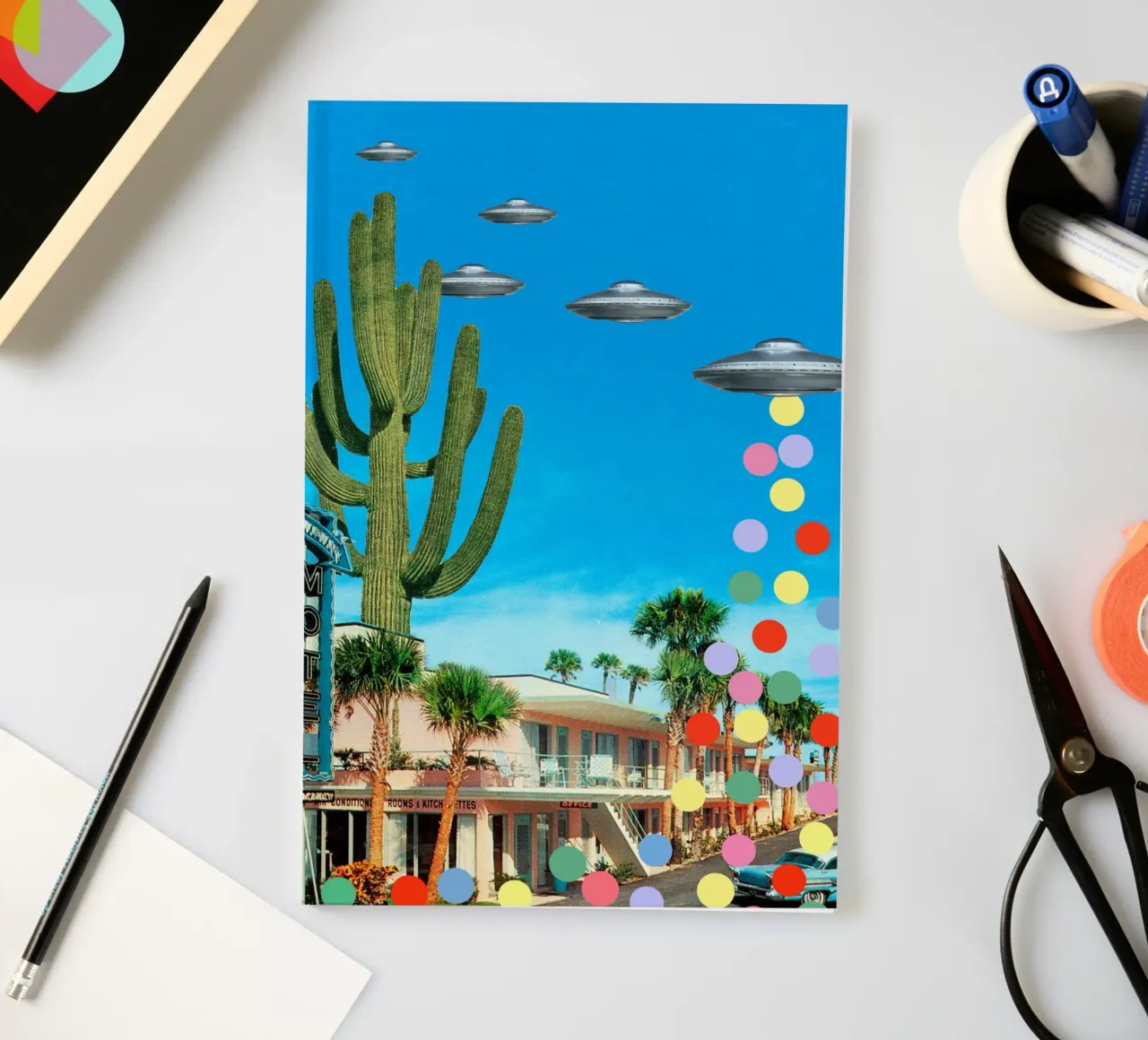 UFOs on Holiday (Alien confetti) Notizbuch von MsGonzalez
