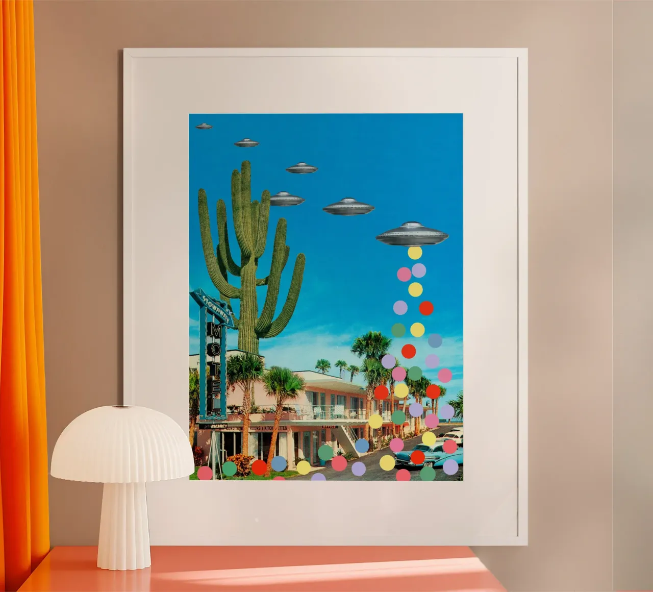 UFOs on Holiday (Alien confetti) poster con telaio in legno da MsGonzalez