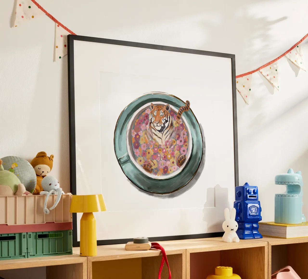 Bain de tigre / nage dans une tasse de thé Fleurs de bain boho magic poster avec cadre en plastique de This Wild Soul - Illustration
