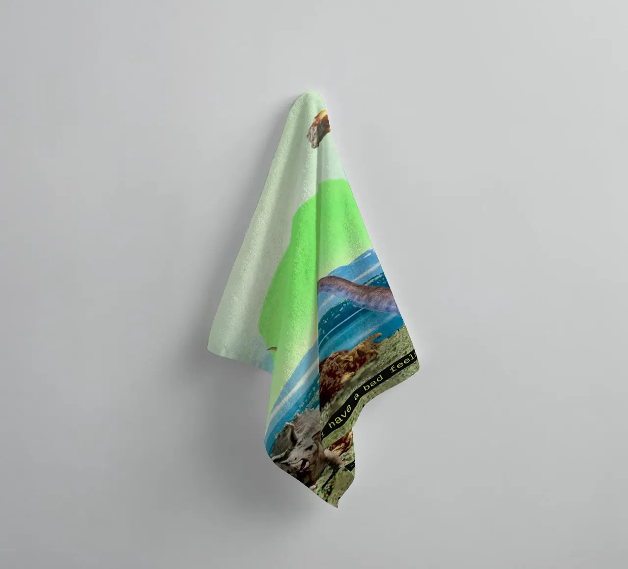 Guys, I have a bad feeling... (The Meteorite) asciugamano da bagno da MsGonzalez