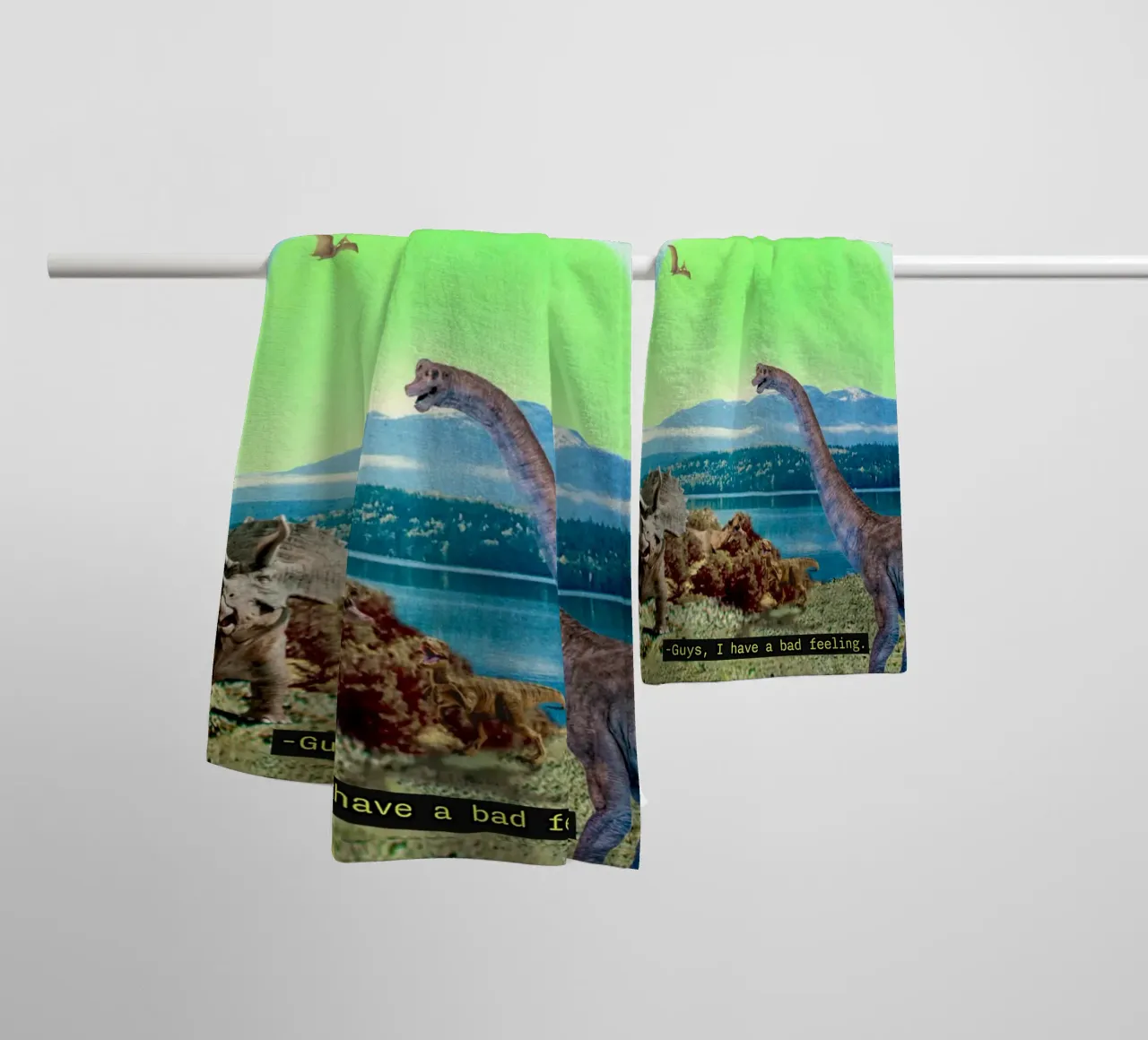 Guys, I have a bad feeling... (The Meteorite) asciugamano da bagno da MsGonzalez