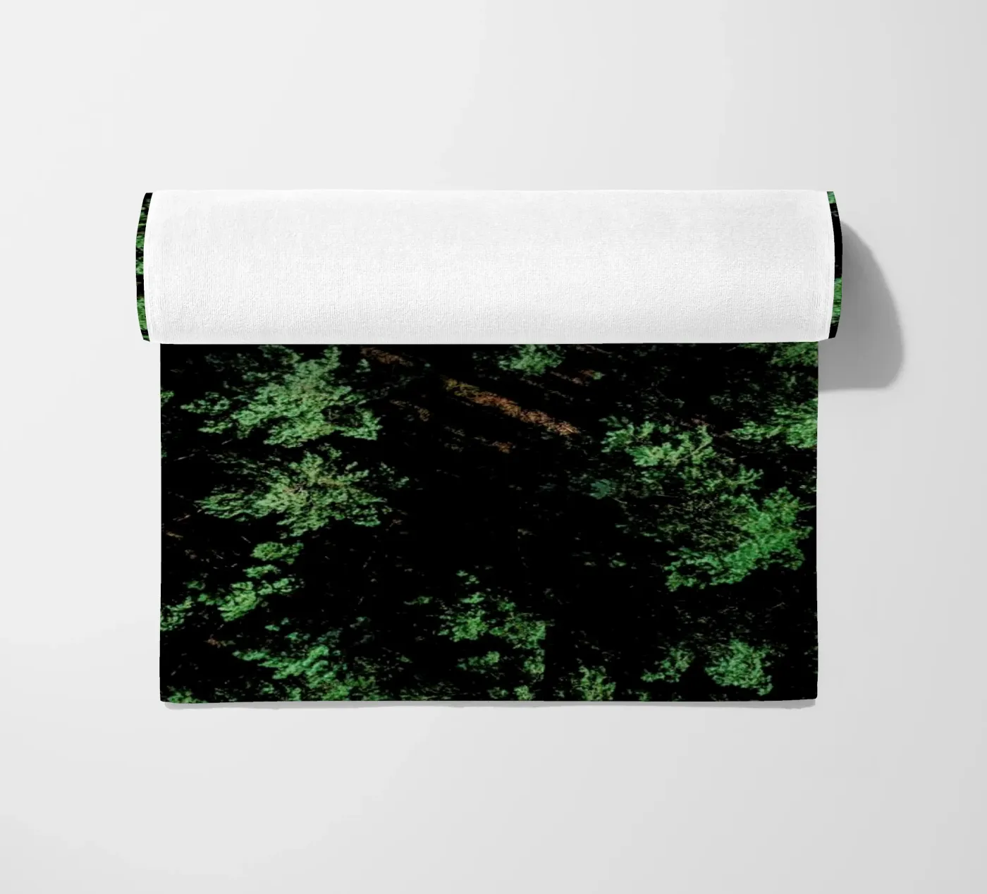 Pattern Forest Strandtuch von Sebastian Hilgetag