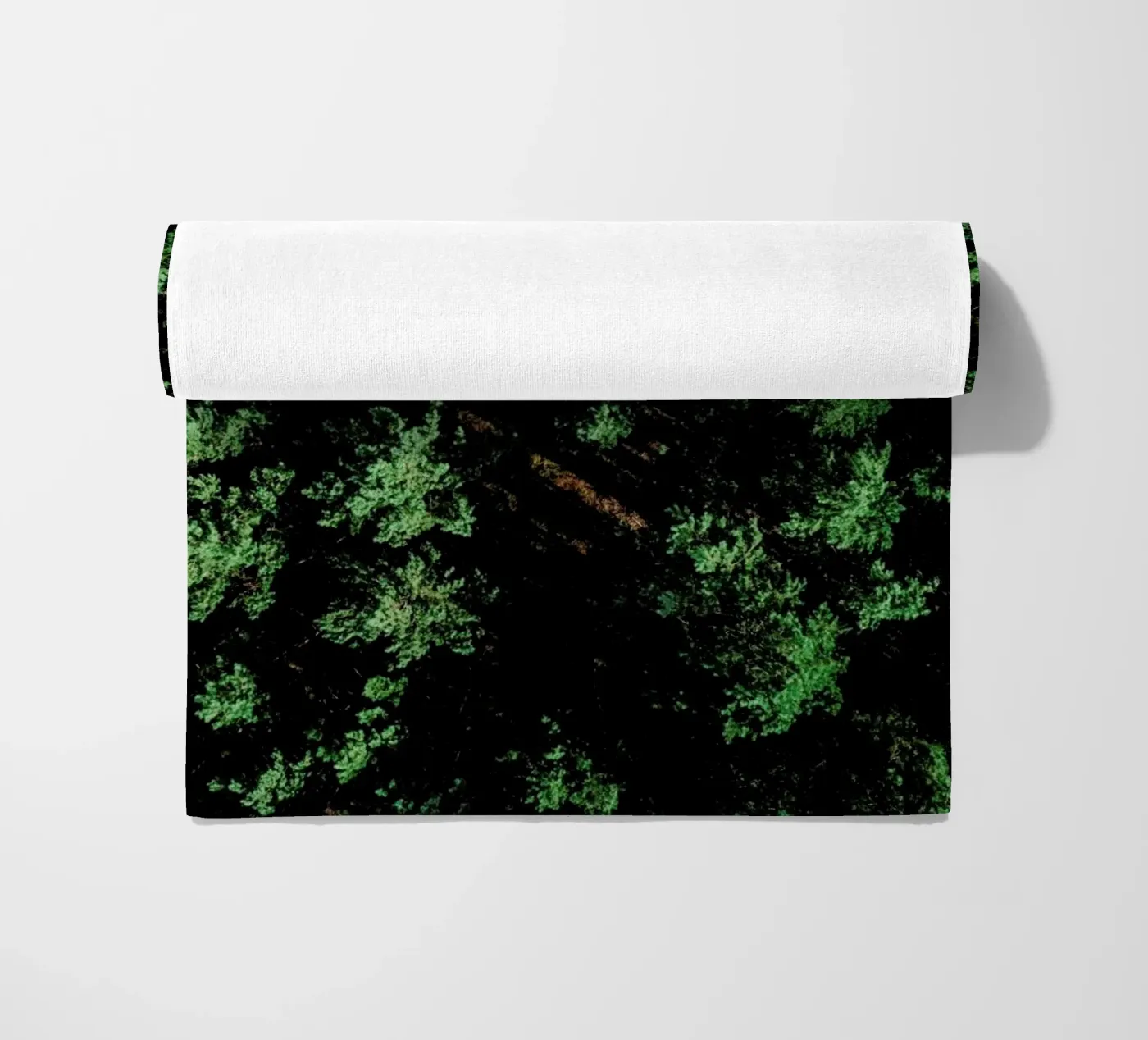Pattern Forest Strandtuch von Sebastian Hilgetag