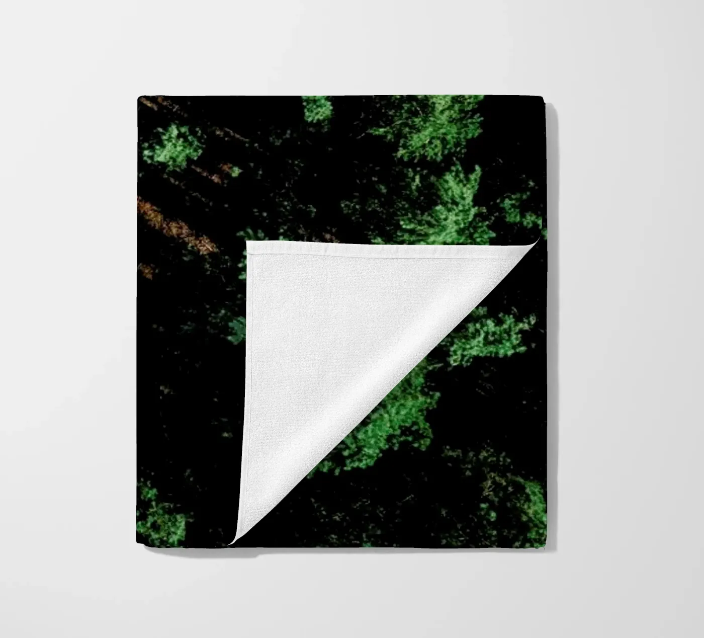 Pattern Forest Strandtuch von Sebastian Hilgetag