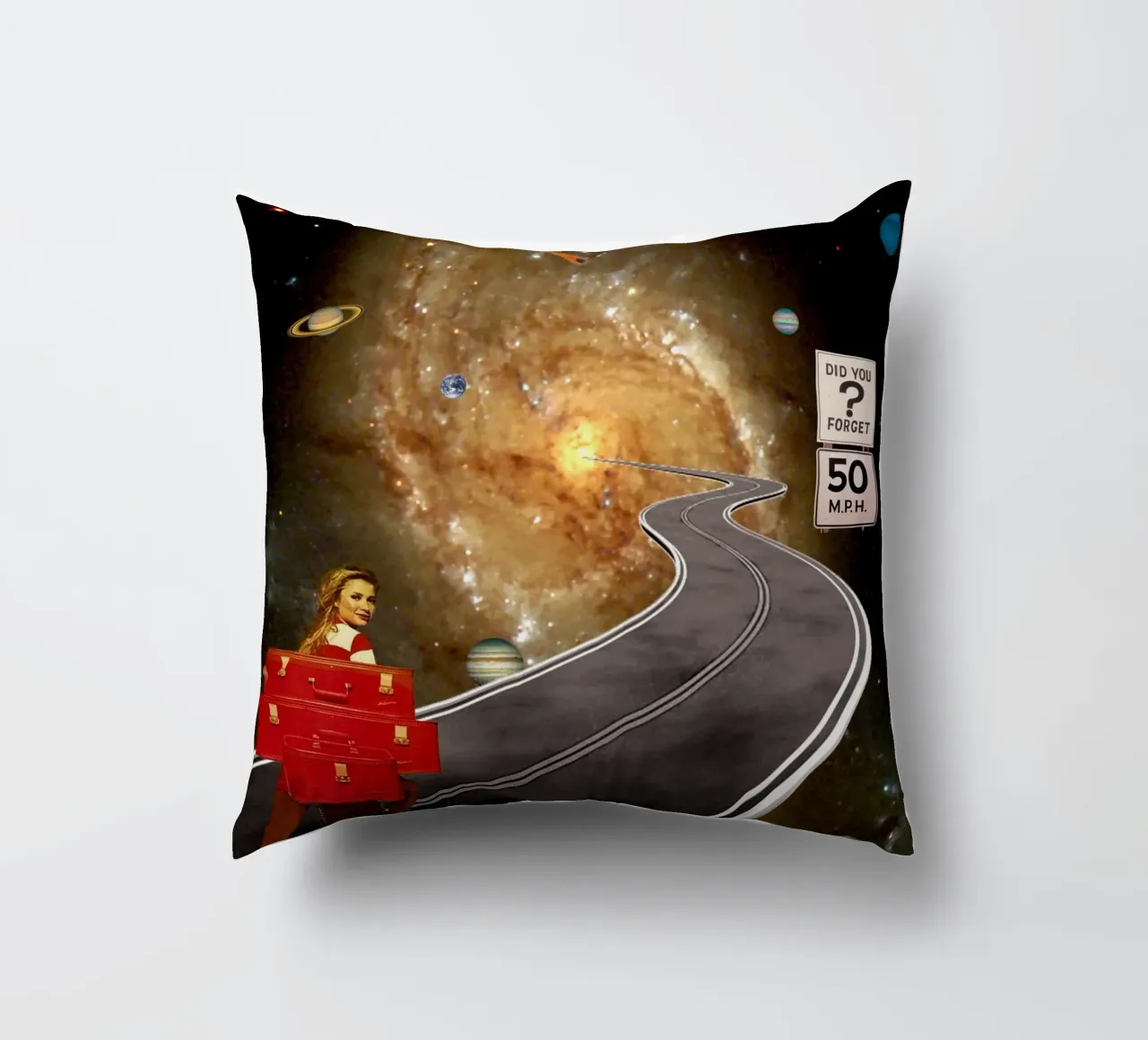 Did you forget? Space Trip cuscino da MsGonzalez