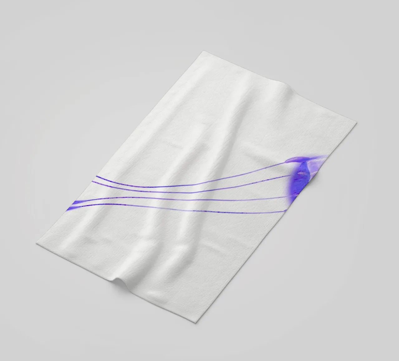 Méduse lumineuse violette - Impression d'art sur l'océan bioluminescent serviette de plage de NorwesClub