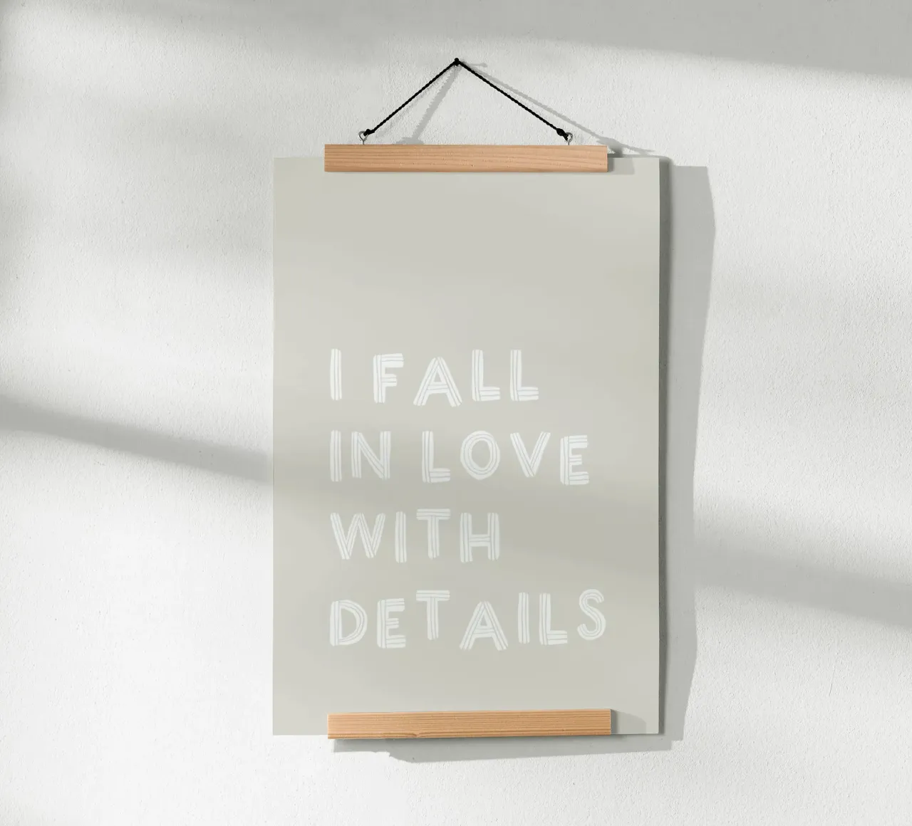 Details poster con telaio in plastica da KRUTH DESIGN