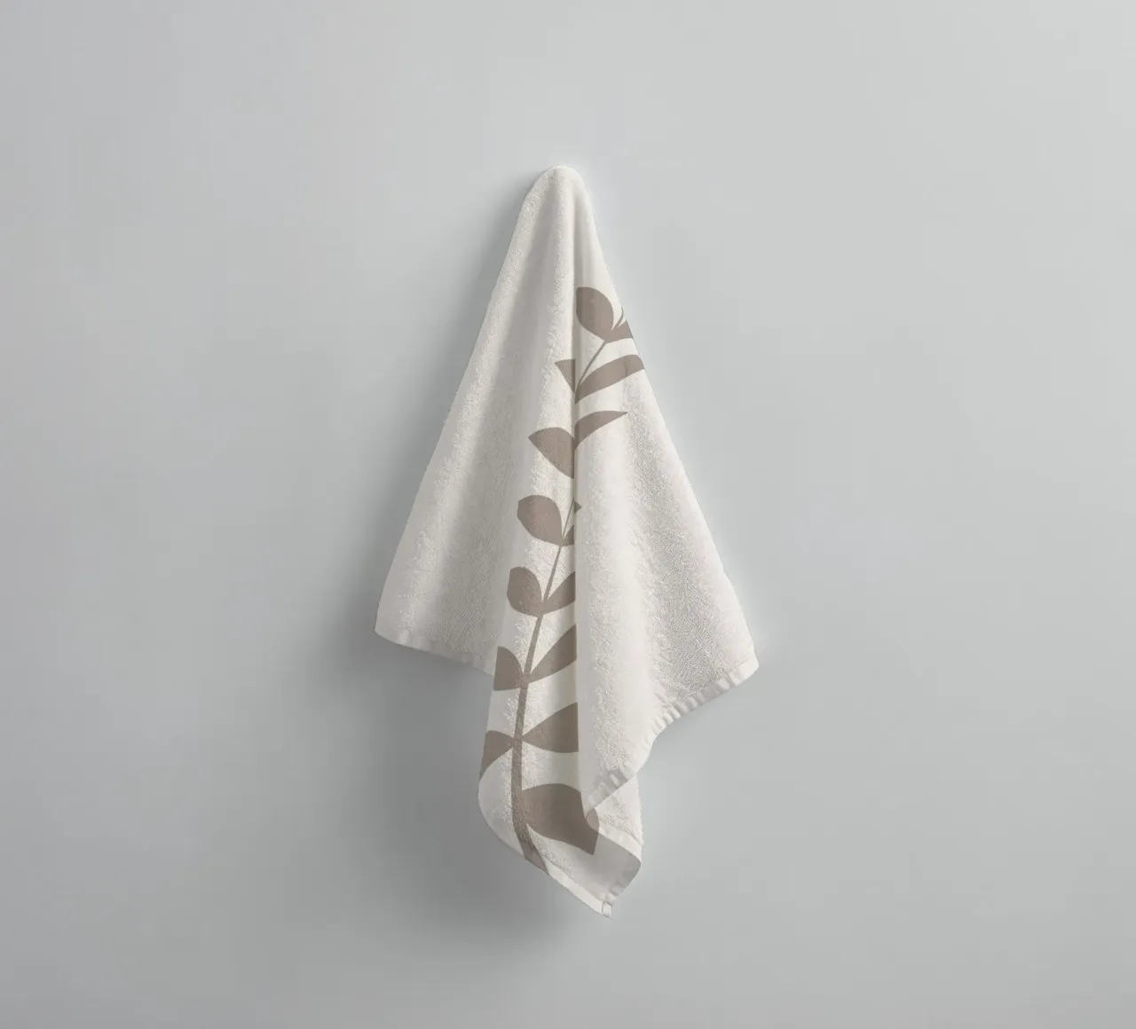 Minimalistische Pastell Blatt Zweig | skandinavische botanische Kunst P Handtuch von NorwesClub