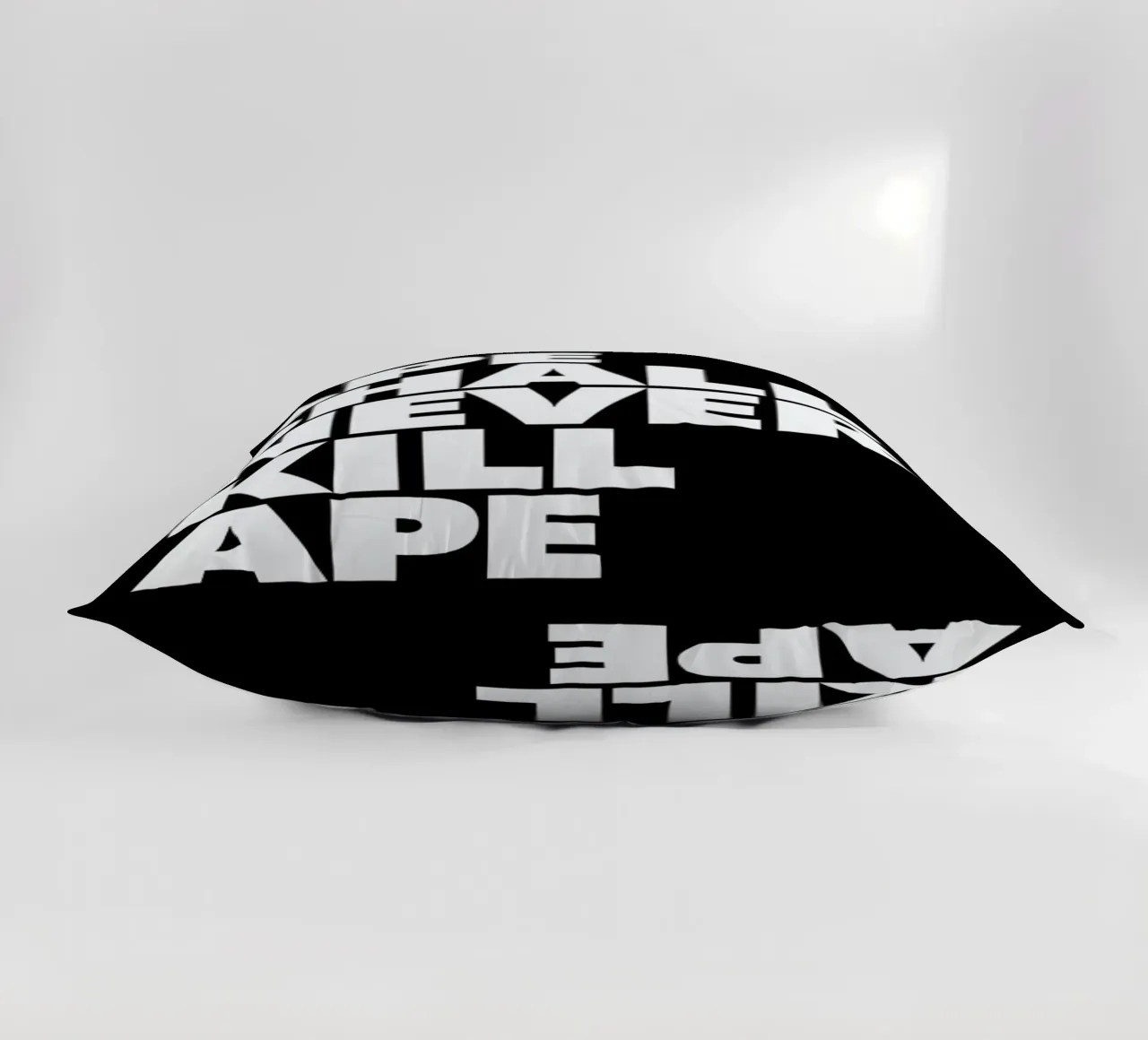 APE SHALL NEVER KILL APE cuscino da The Indoor Type