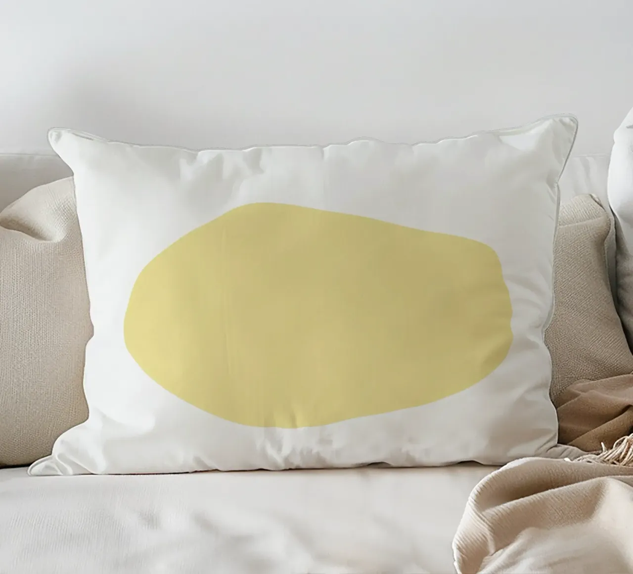 Forme organique jaune doux | Minimalist Pastel Abstract Print coussin de NorwesClub