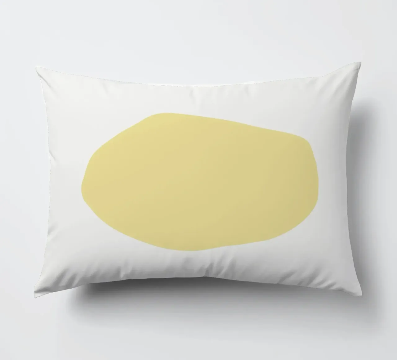 Forme organique jaune doux | Minimalist Pastel Abstract Print coussin de NorwesClub