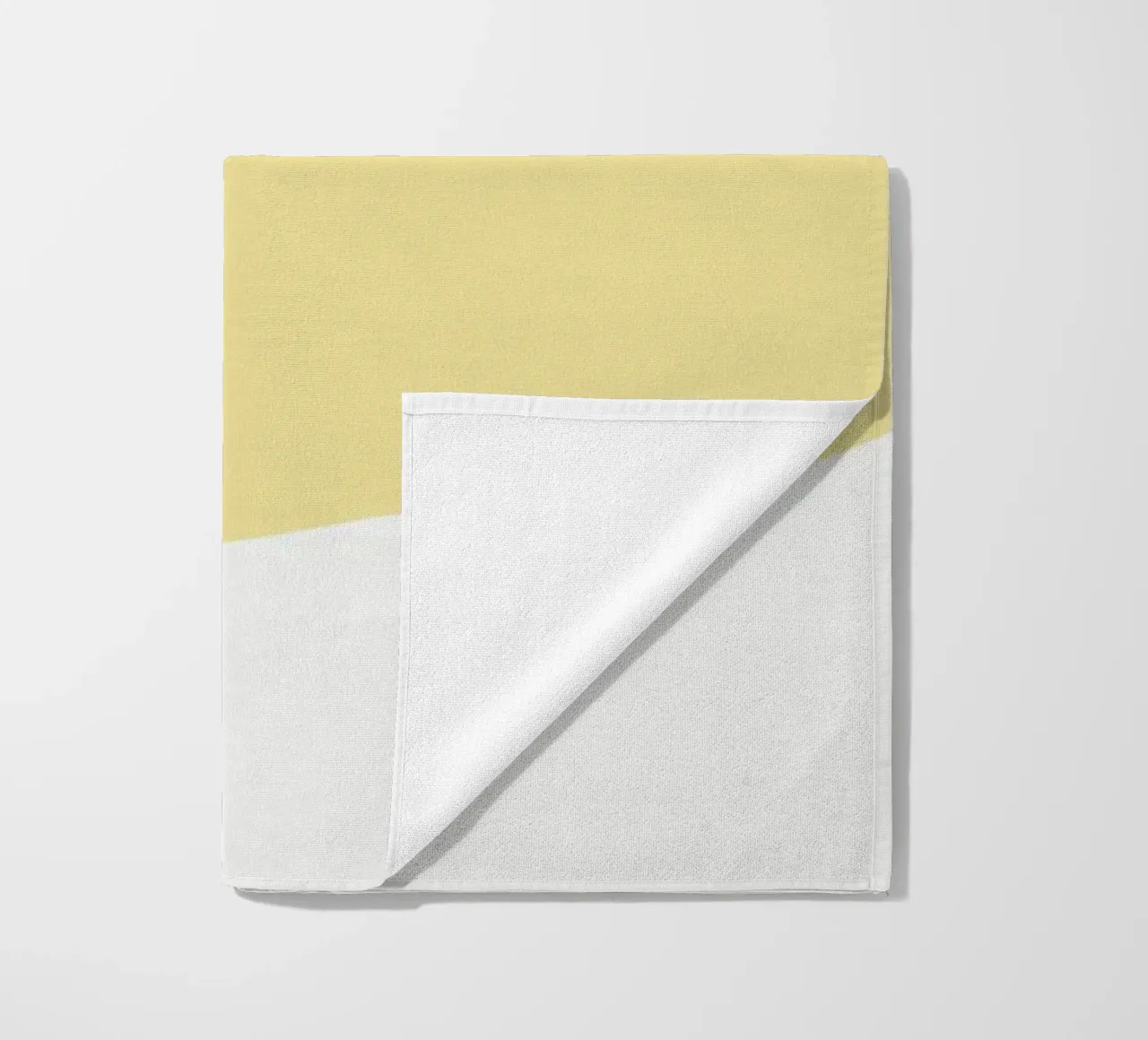 Forme organique jaune doux | Minimalist Pastel Abstract Print serviette de plage de NorwesClub