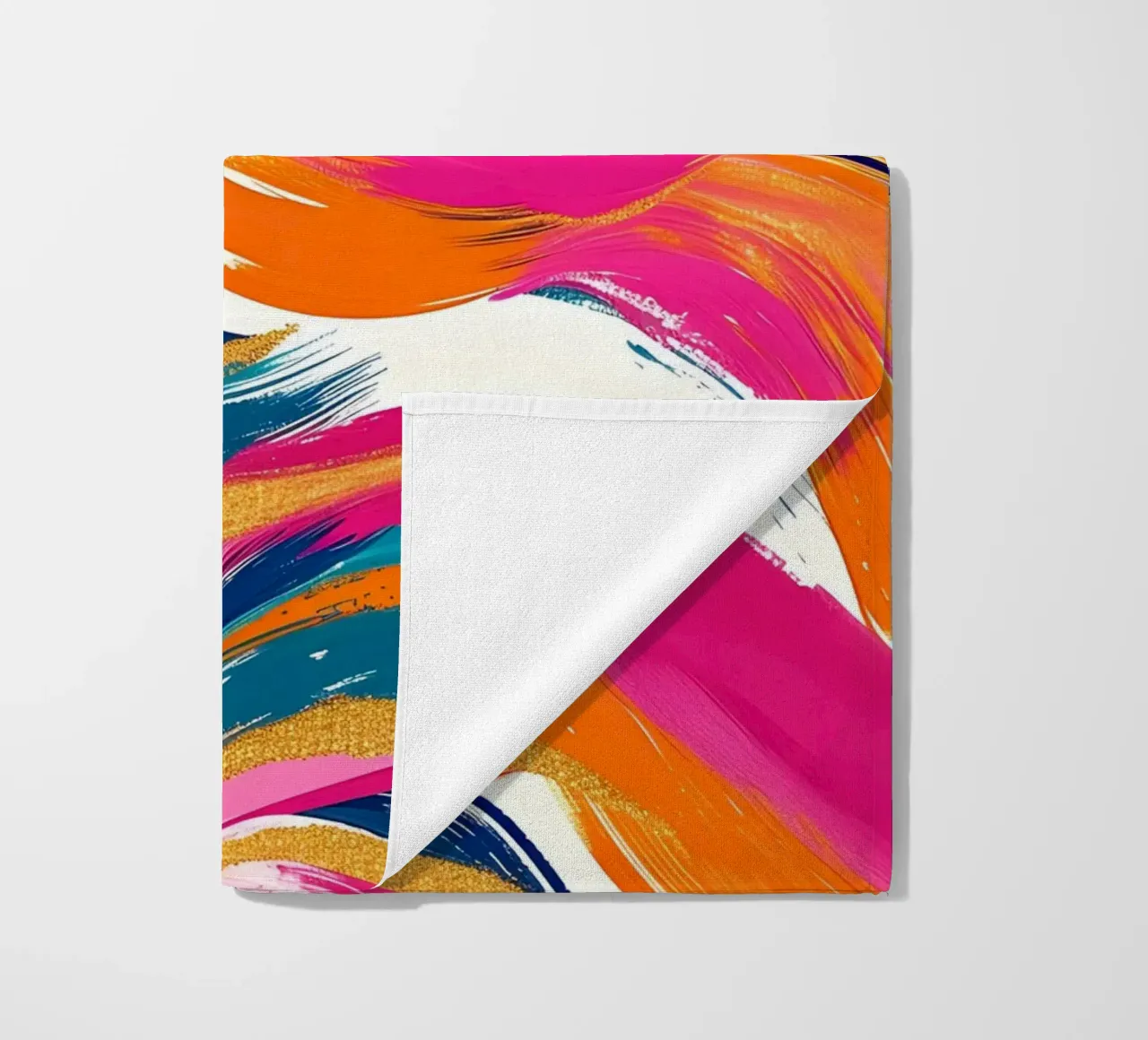 Levendige wervelingen met goud | Abstract expressionistische kunstdruk strandhanddoek van NorwesClub