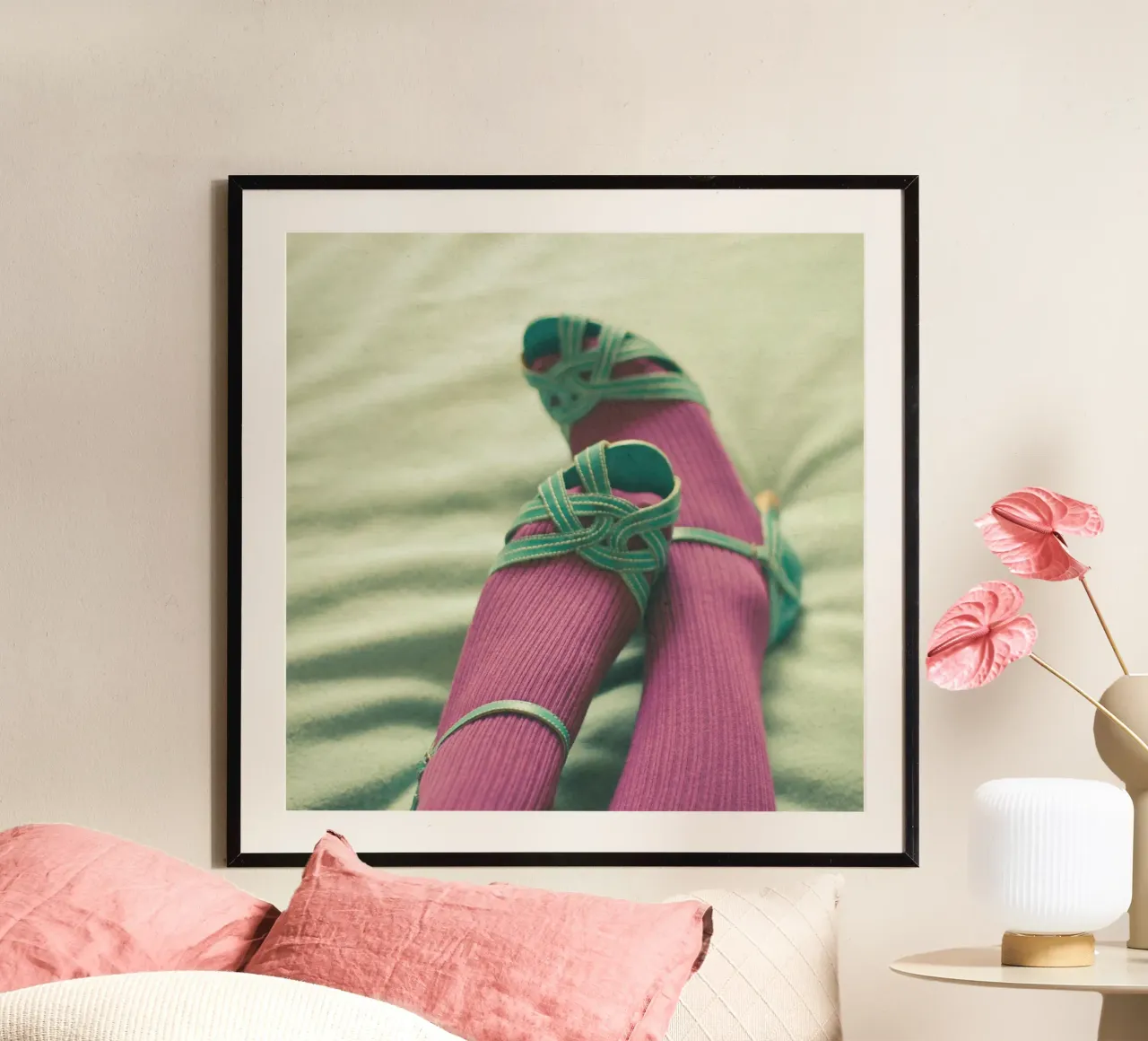 La fine della notte poster con telaio in legno da Cassia Beck Photography