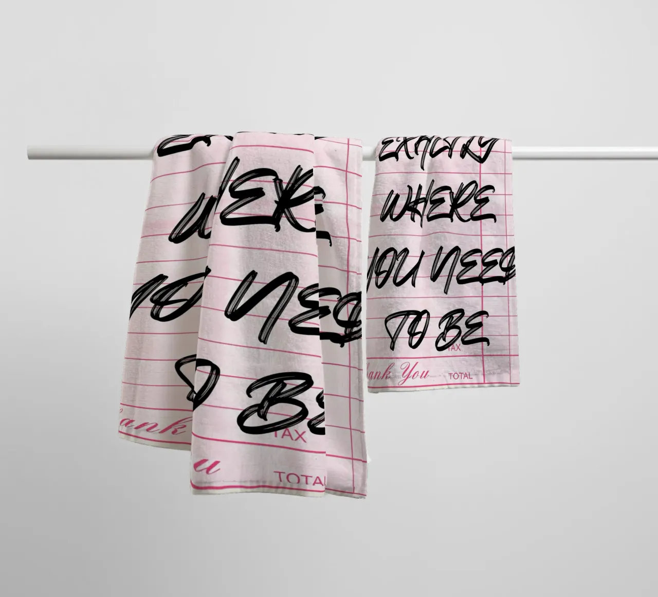 Stampa d'arte "Exactly Where You Need To Be" (esattamente dove devi essere) asciugamano da bagno da NorwesClub