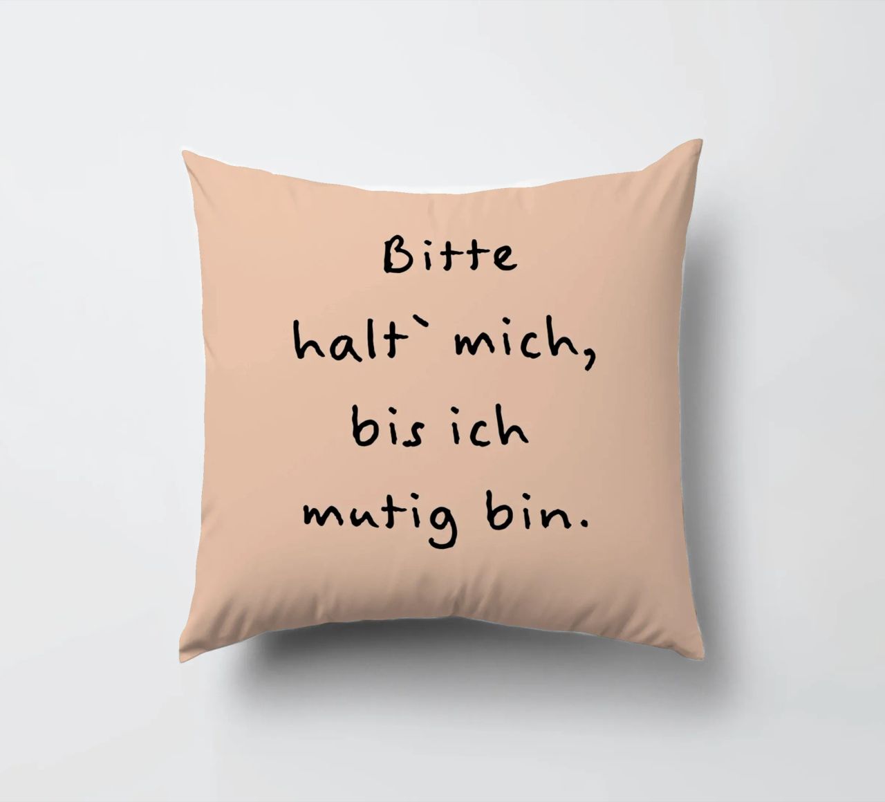 bitte halt mich, bis ich mutig bin. cuscino da FRICKE DESIGN