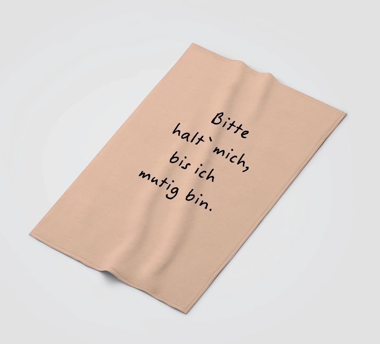 bitte halt mich, bis ich mutig bin. coperta in pile da FRICKE DESIGN
