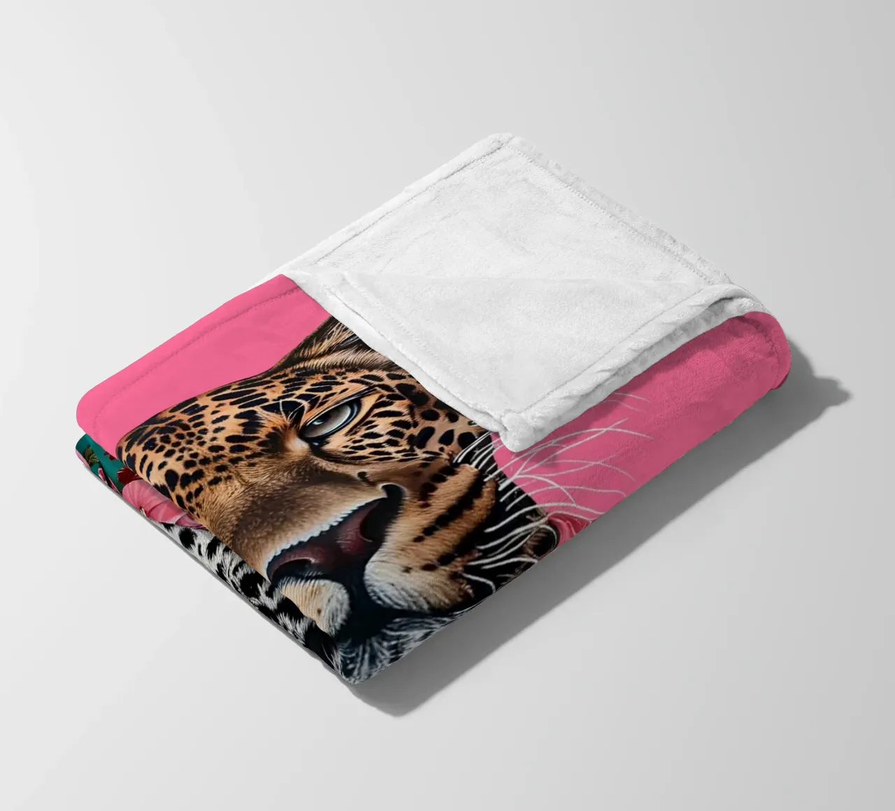 Dapper Leopard in Rosen | Pop Art Tierportrait Druck Fleecedecke von NorwesClub