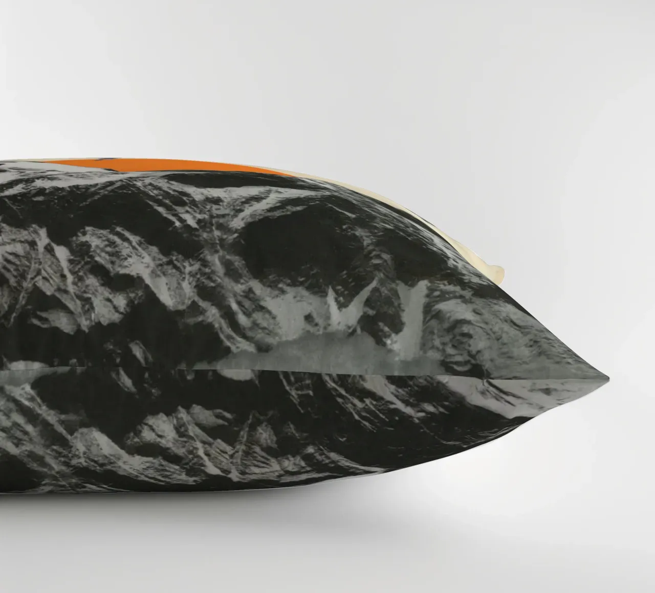 Vivere pericolosamente cuscino da Cassia Beck Collage