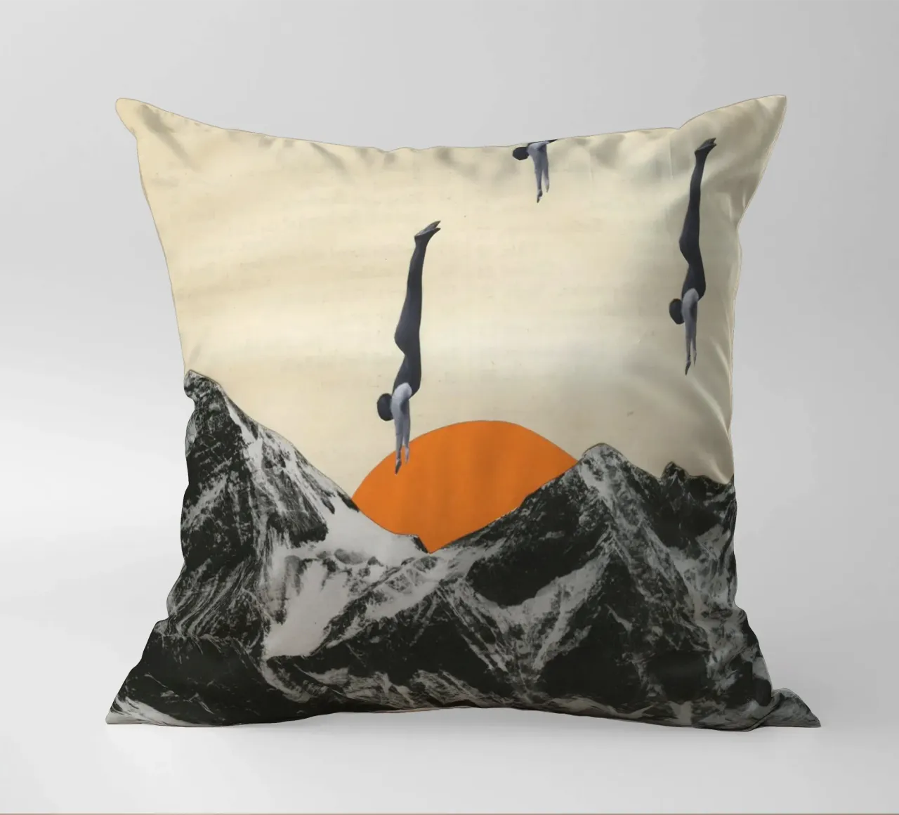 Vivere pericolosamente cuscino da Cassia Beck Collage