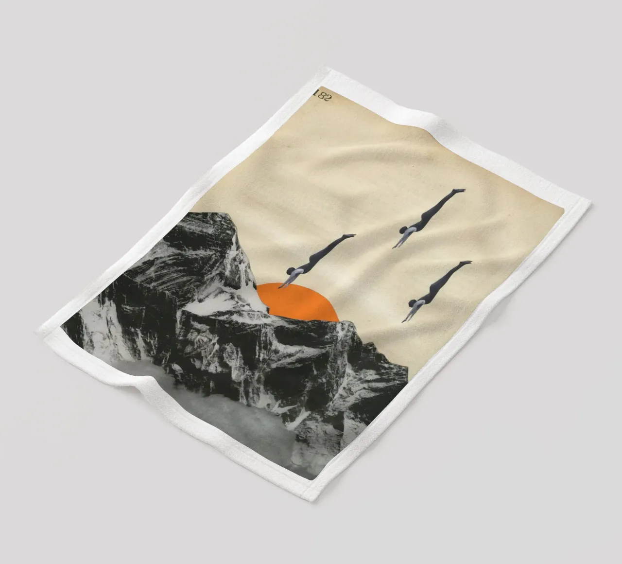 Vivere pericolosamente coperta in pile da Cassia Beck Collage