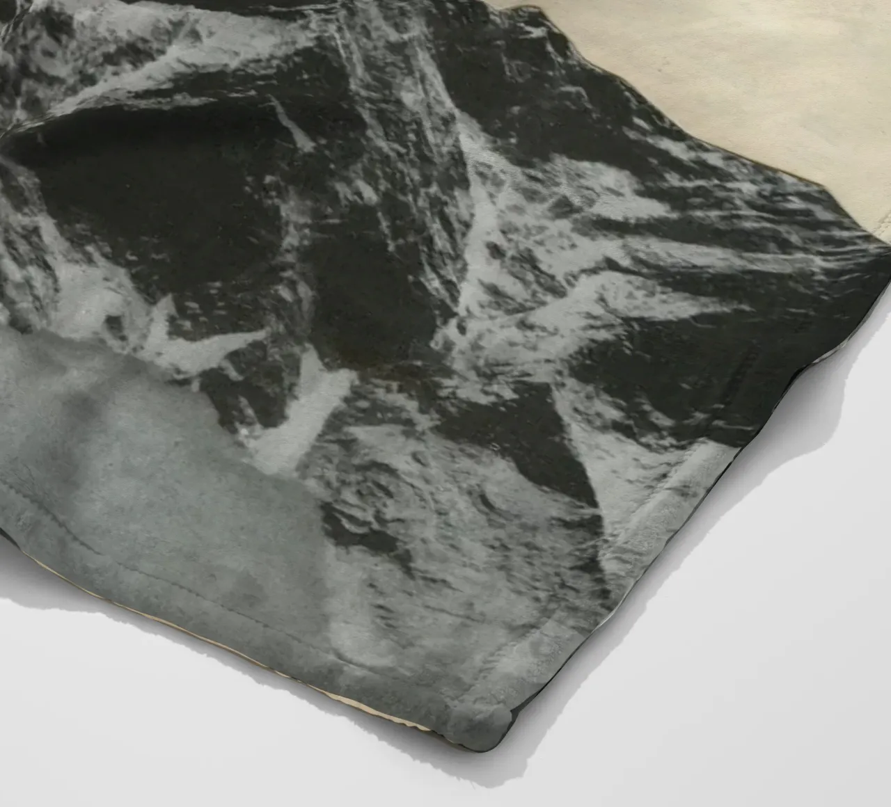 Vivere pericolosamente coperta in pile da Cassia Beck Collage