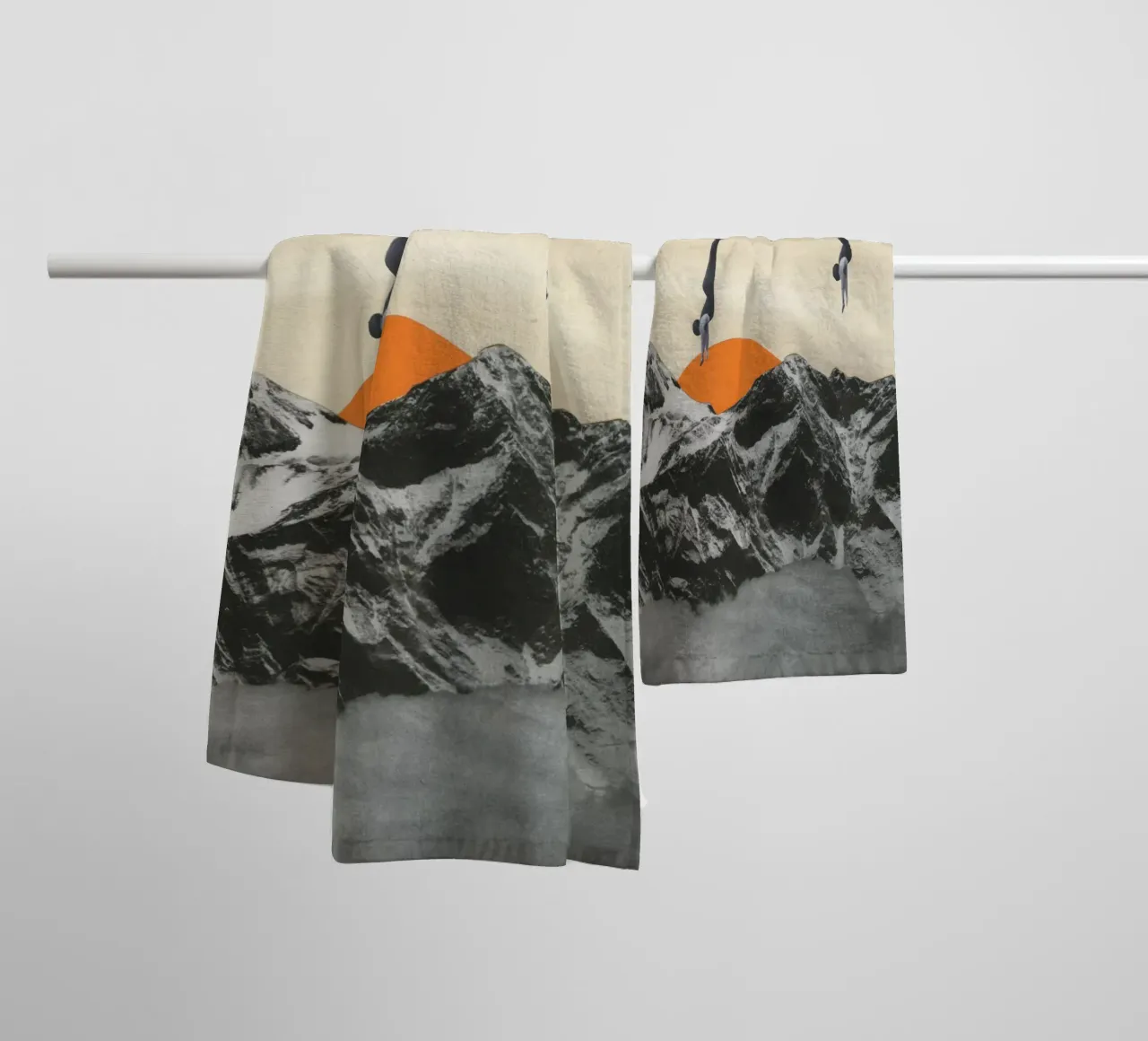 Vivere pericolosamente asciugamano da bagno da Cassia Beck Collage