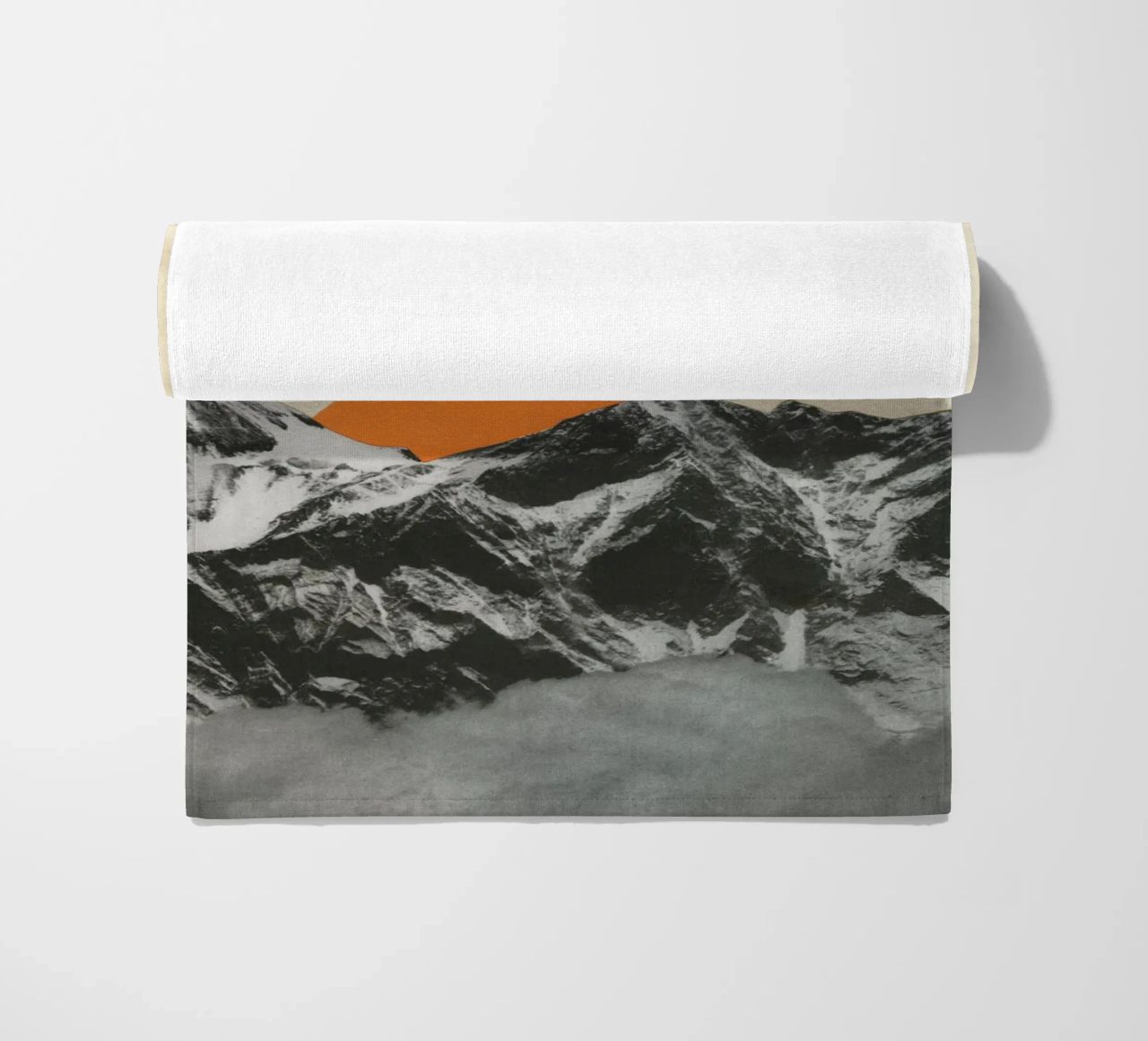 Vivere pericolosamente telo mare da Cassia Beck Collage