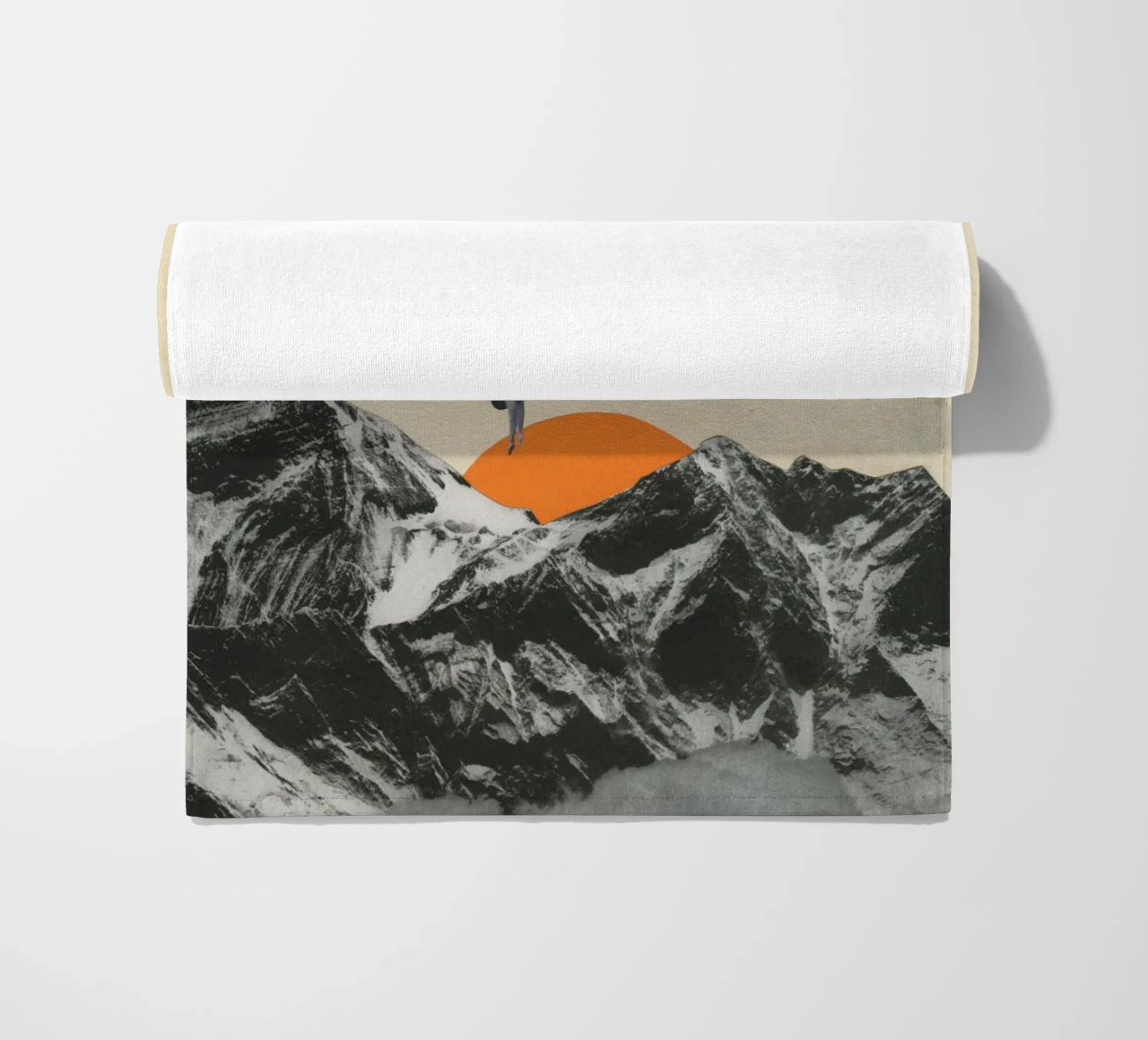 Vivere pericolosamente telo mare da Cassia Beck Collage
