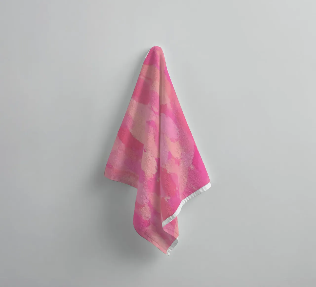 Stampa astratta con pennellate rosa e texture vibrante ad impasto asciugamano da bagno da NorwesClub