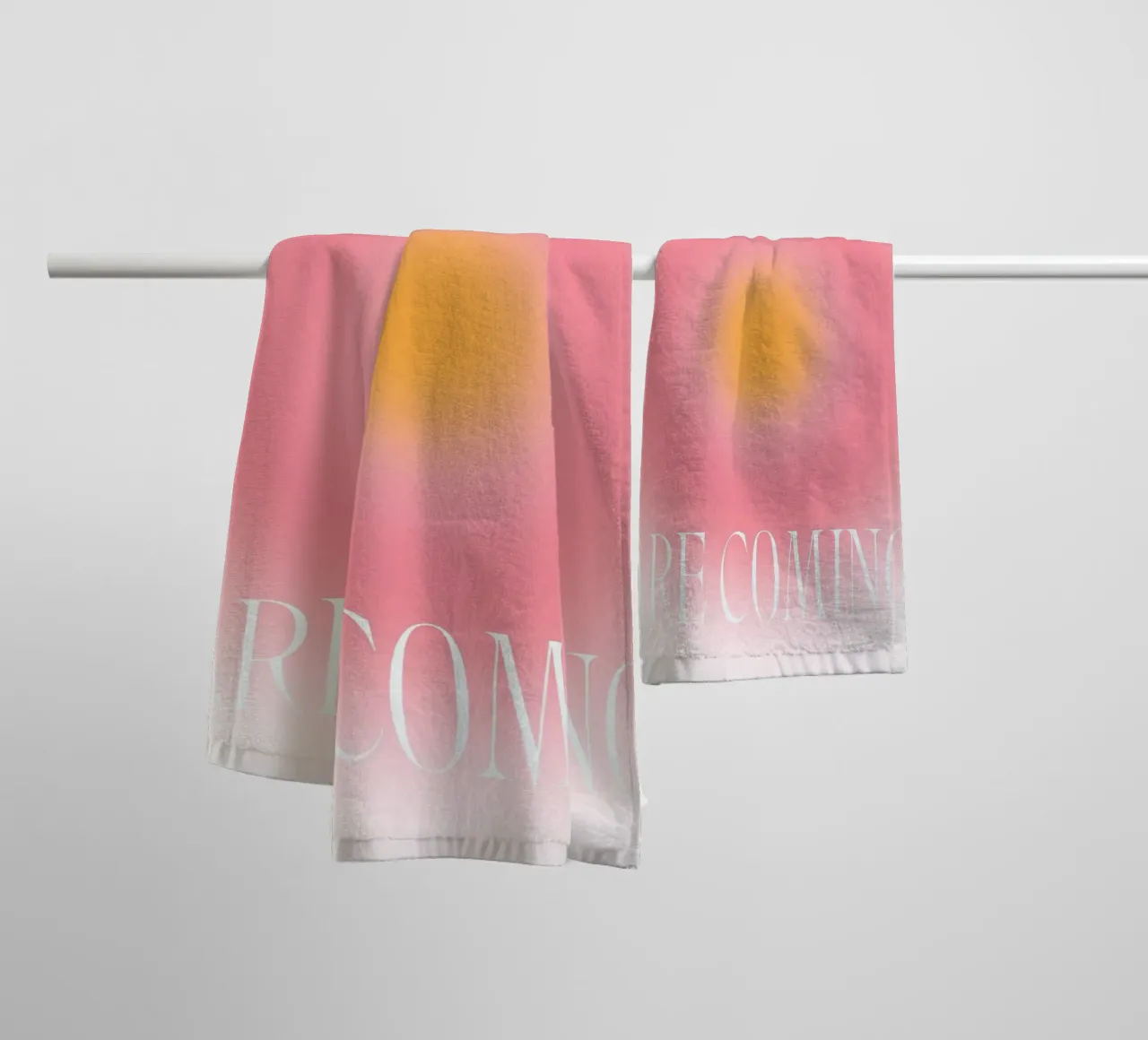 "Good Things Are Coming" Aura | Rosa Naranja Gradiente Imprimir toalla de baño de NorwesClub