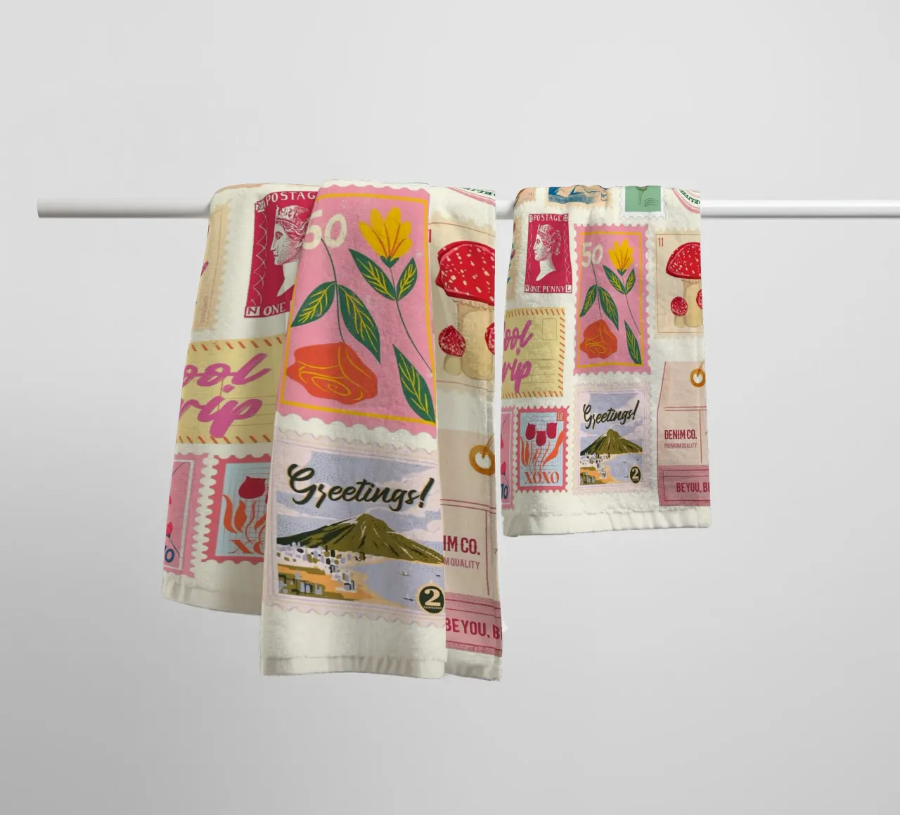 Collage di francobolli d'epoca e di estetiche floreali e di viaggio retrò Prin asciugamano da bagno da NorwesClub