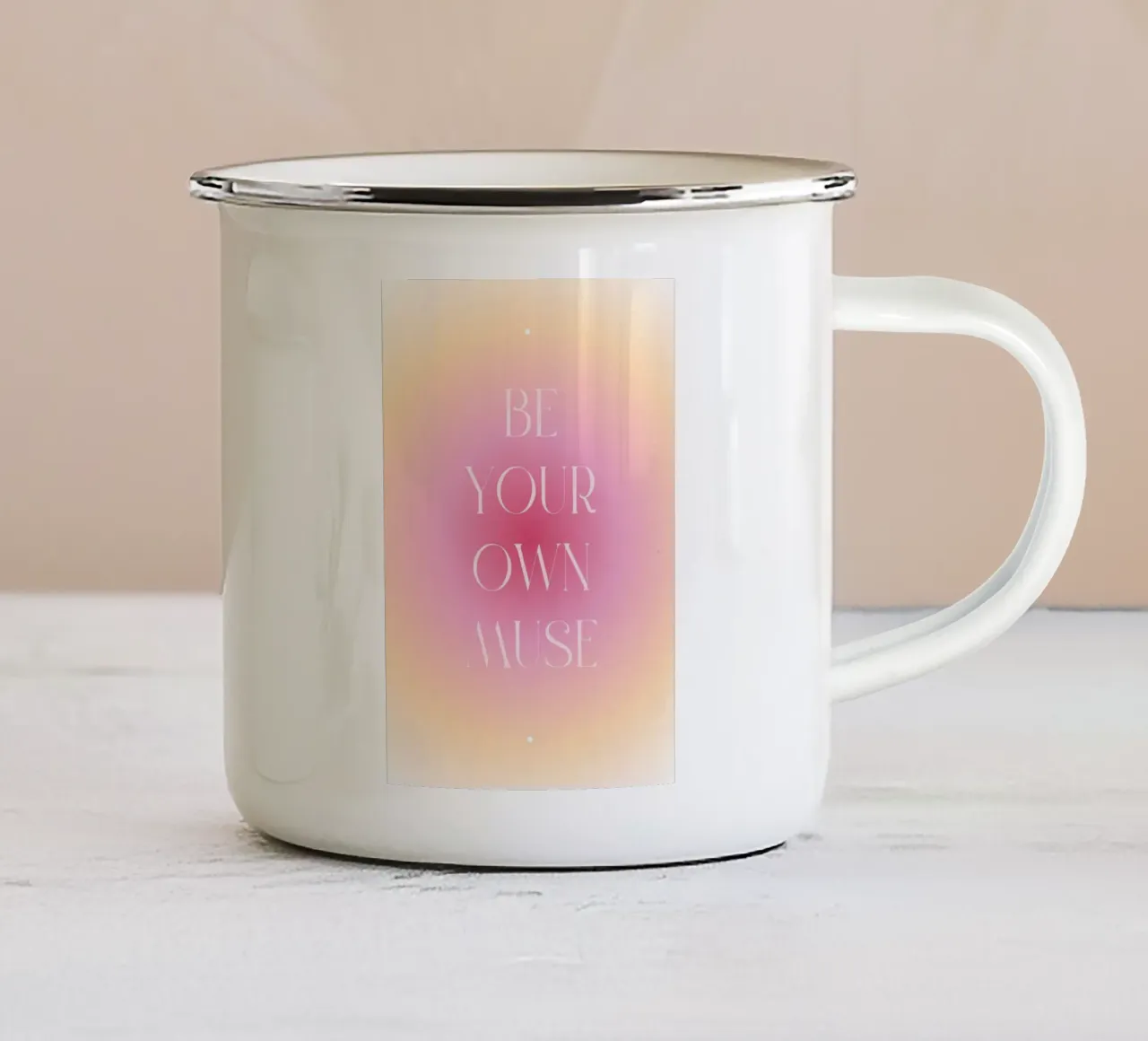 "Be Your Own Muse" Aura Gradient | Rosa Arancione Estetica Pri tazza in smalto da NorwesClub
