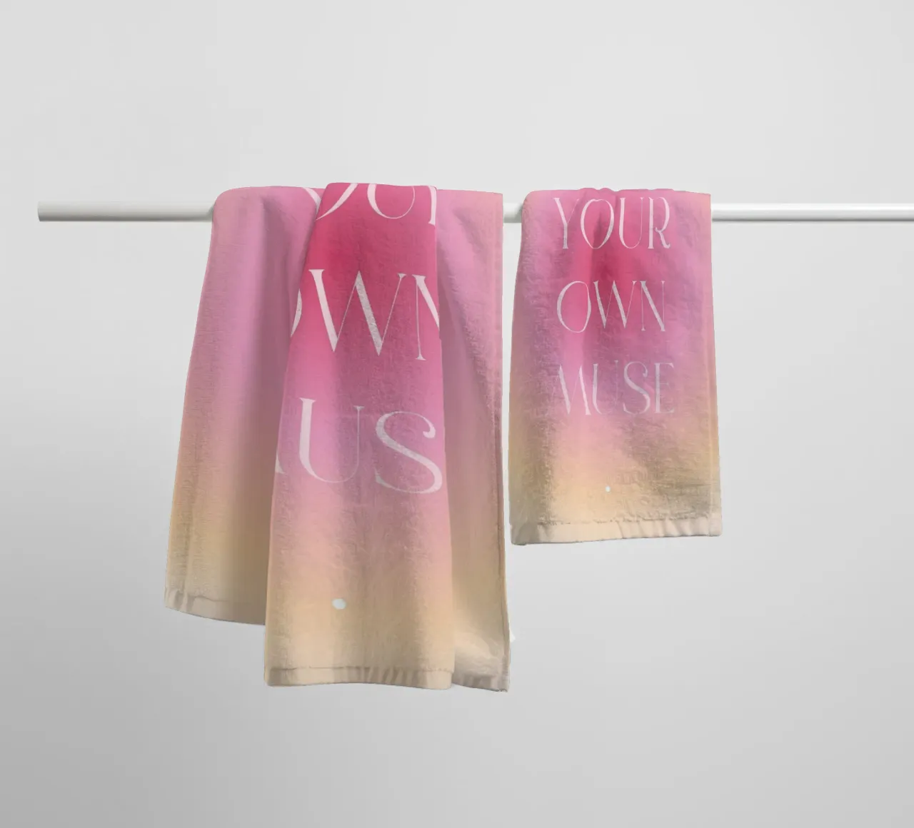 "Be Your Own Muse" Aura Gradient | Rosa Arancione Estetica Pri asciugamano da bagno da NorwesClub