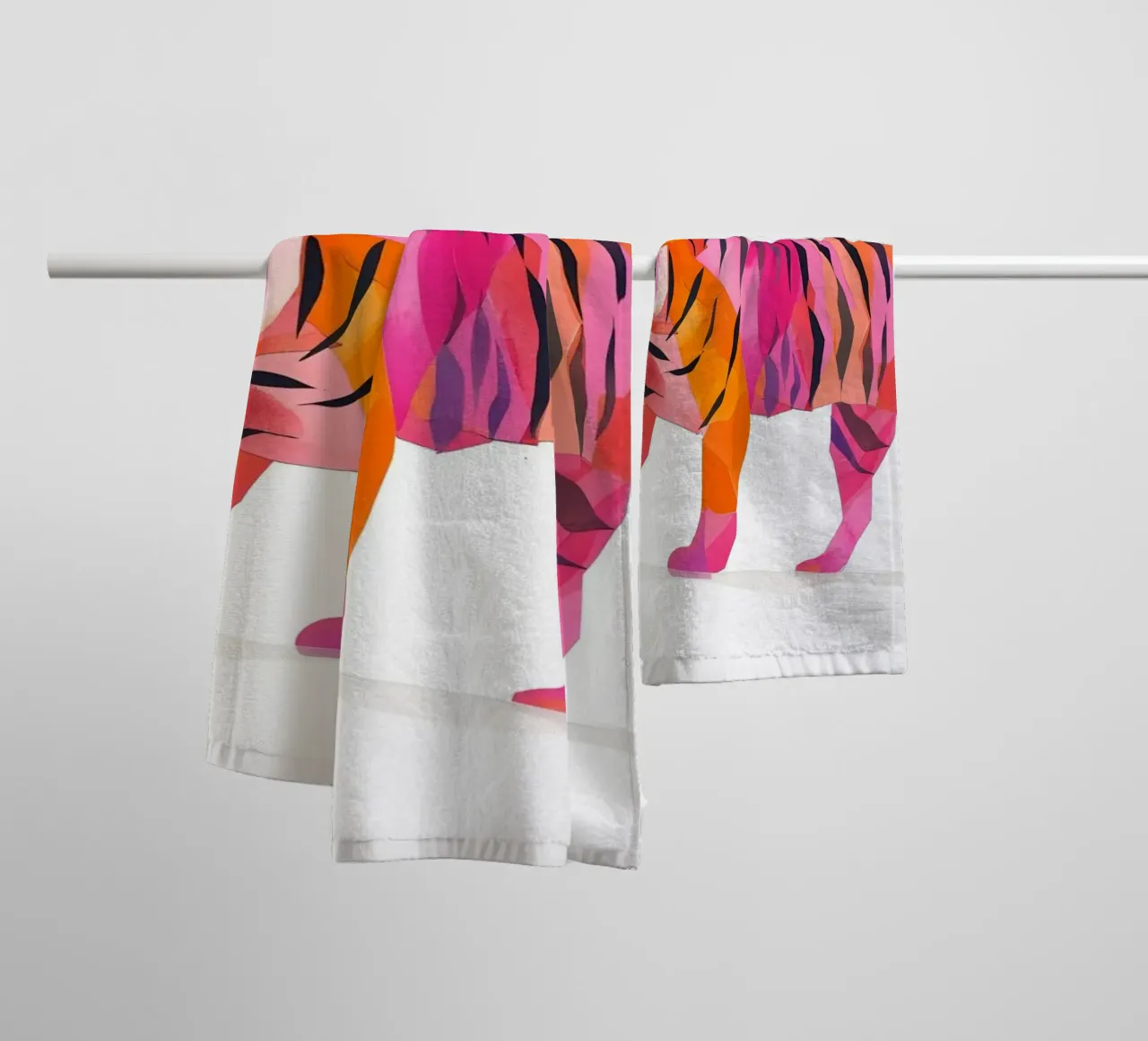 Abstract Roze & Oranje Tijger | Pop Art Wilde Dieren Print badhanddoek van NorwesClub