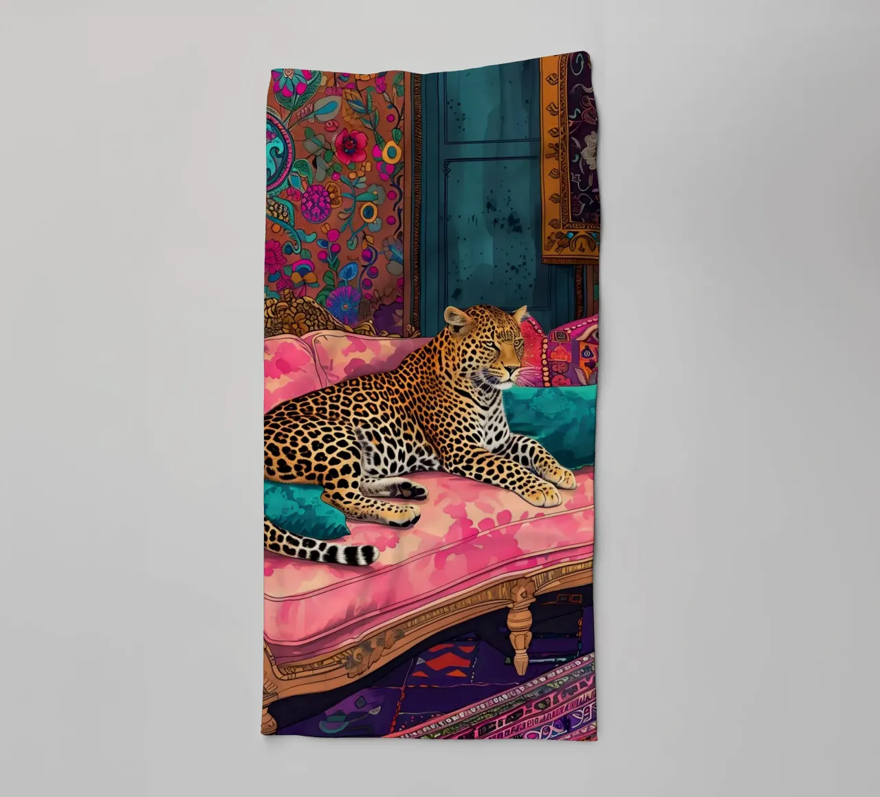 Leopard auf böhmischem Sofa | Maximalistisches psychedelisches Interieur P Handtuch von NorwesClub