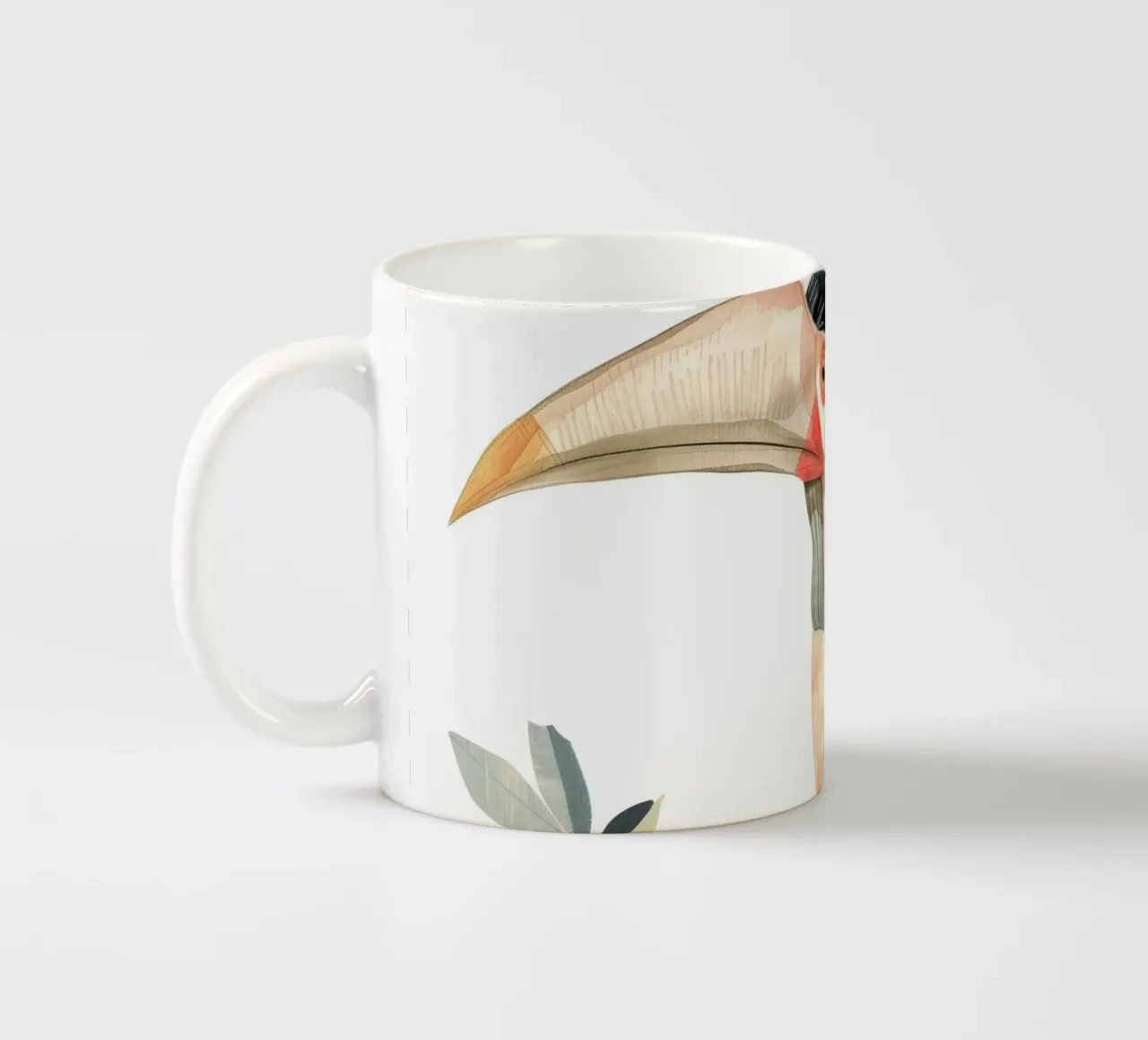 Tucano tropicale appollaiato con foglie vibranti tazza in ceramica da DesignDoodle