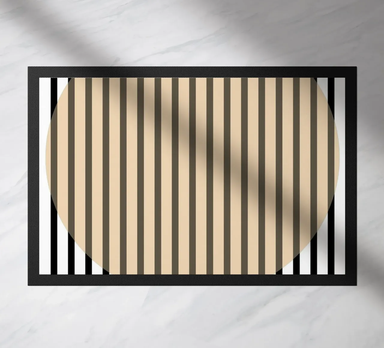 Illusione geometrica in stile Bauhaus - cerchio e linee zerbino da Casa Calm
