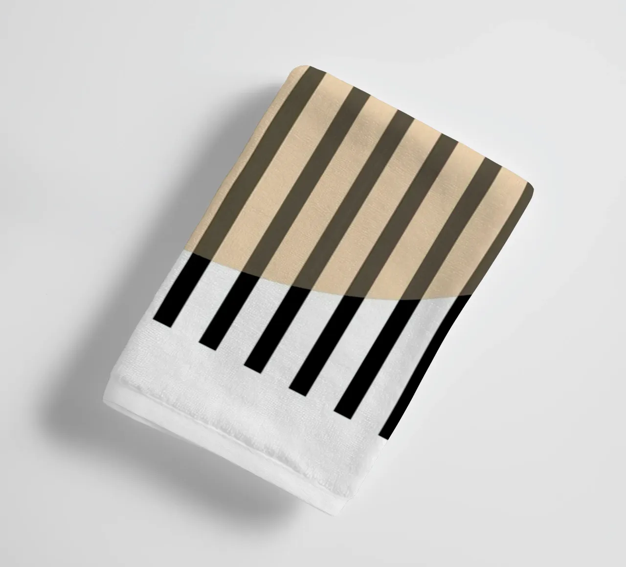 Illusione geometrica in stile Bauhaus - cerchio e linee asciugamano da bagno da Casa Calm