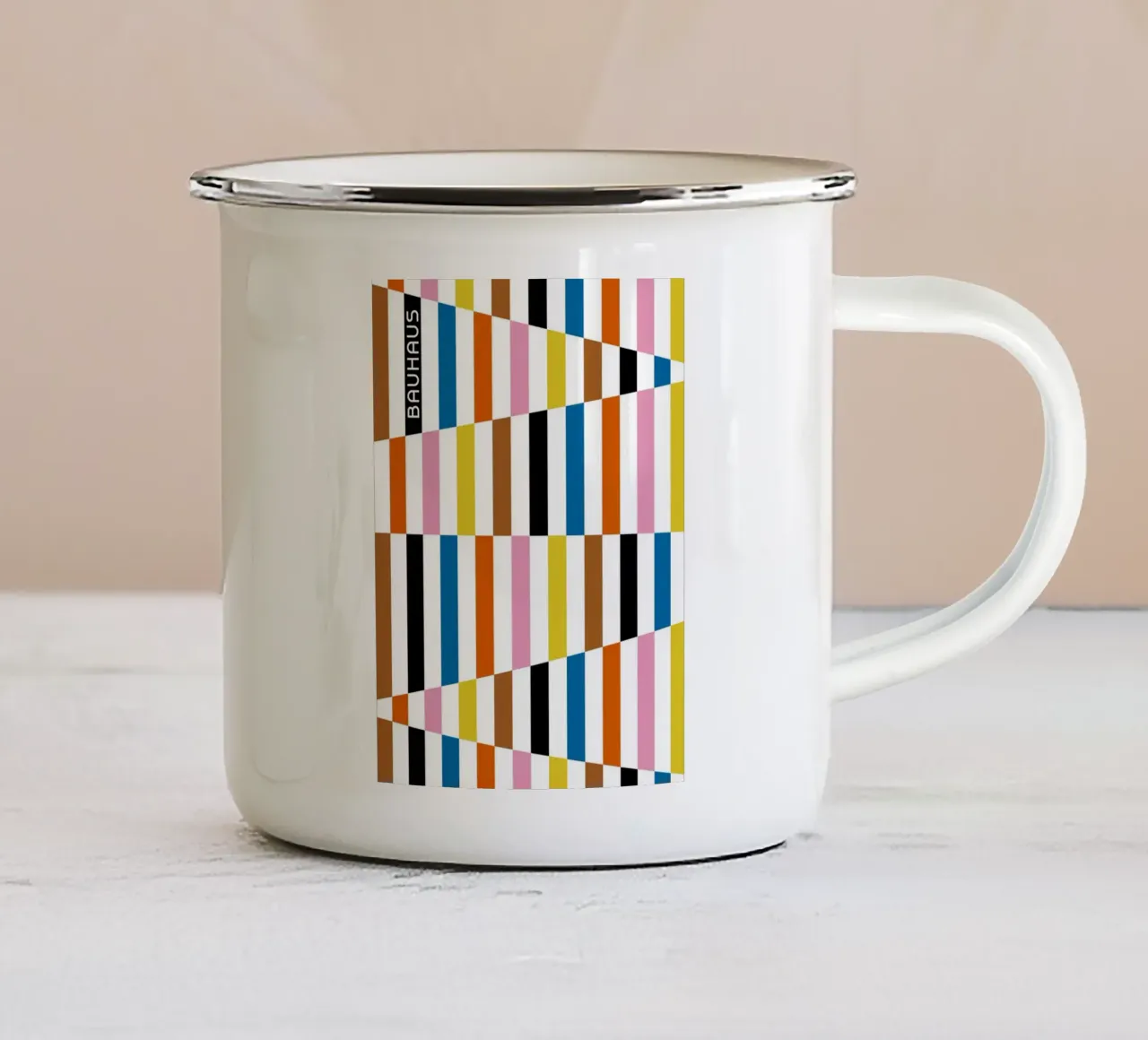 Collage di linee Bauhaus tazza in smalto da Casa Calm