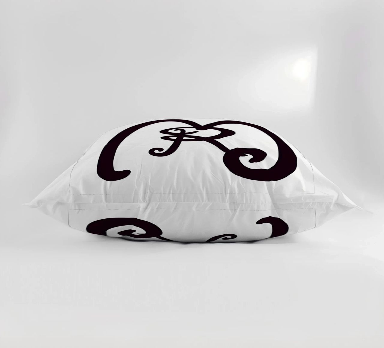 MR Design - Poster, notitieboek, T-shirt, tas & meer kussen van nsbdesign