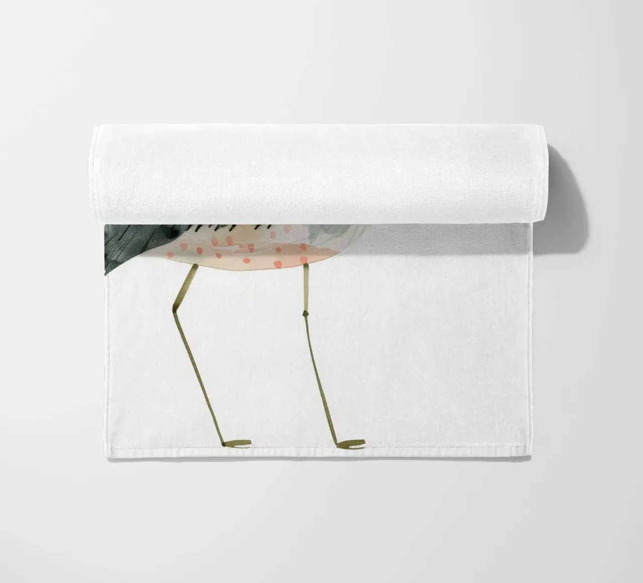 Héron élégant dans une douce palette d'aquarelles serviette de plage de DesignDoodle