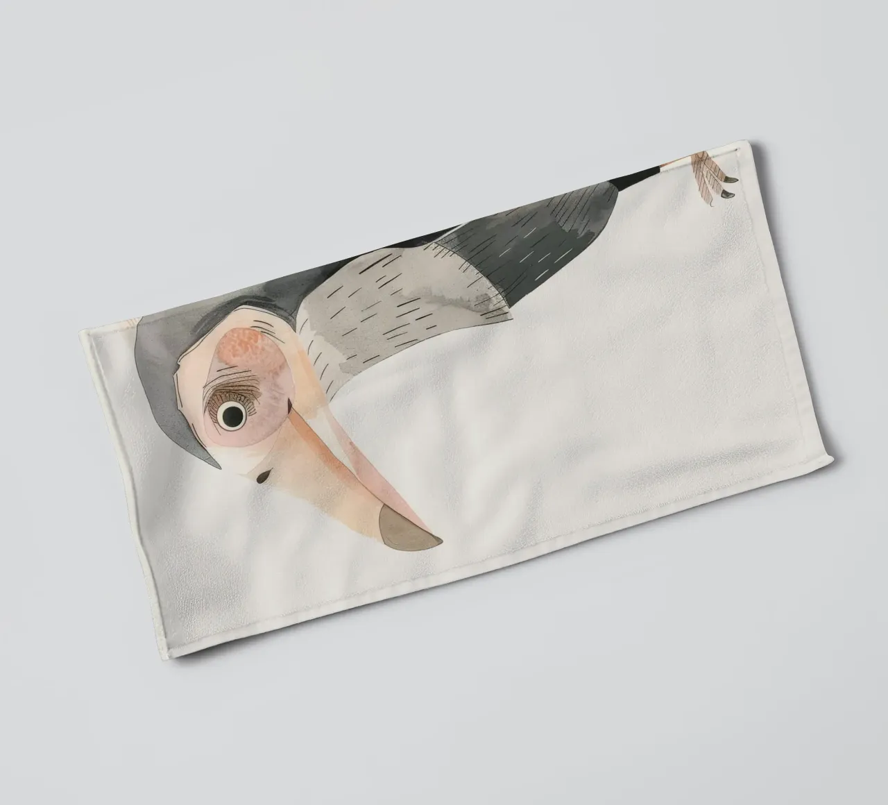 Charmanter Vogel auf Zweig sitzend Handtuch von DesignDoodle