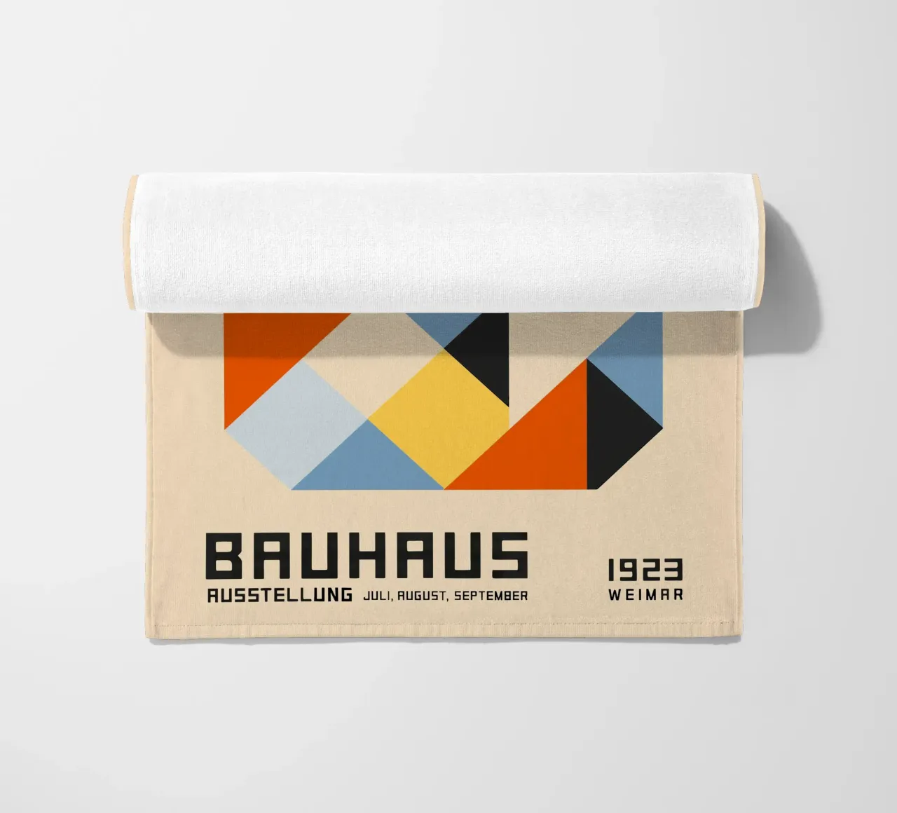 La géométrie Bauhaus en couleur serviette de plage de SMPLE