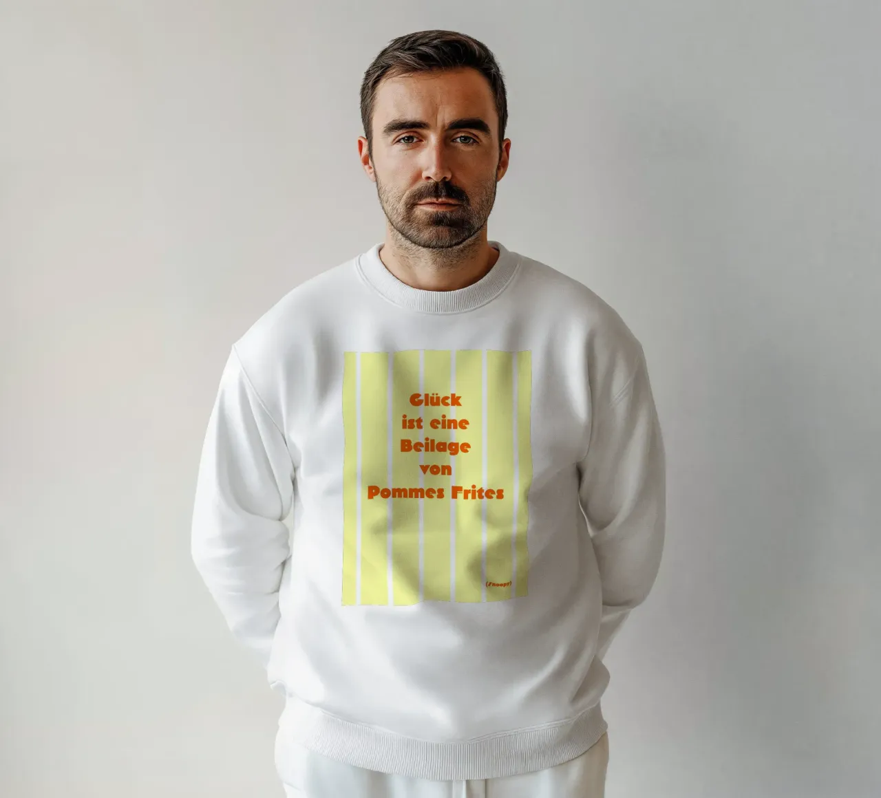 Glück ist eine Beilage von Pommes Frites. felpa da FRICKE DESIGN