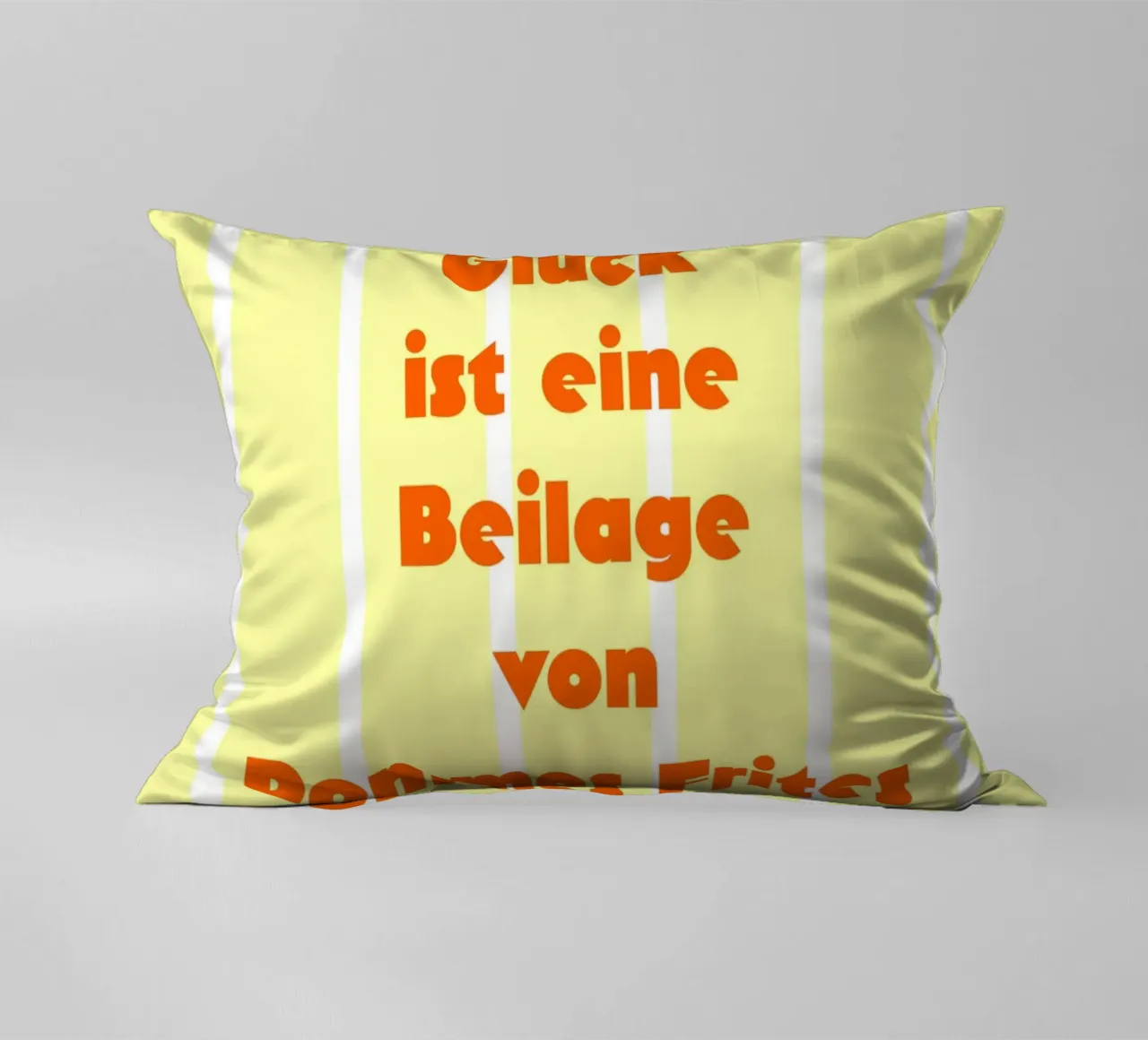 Glück ist eine Beilage von Pommes Frites. cuscino da FRICKE DESIGN