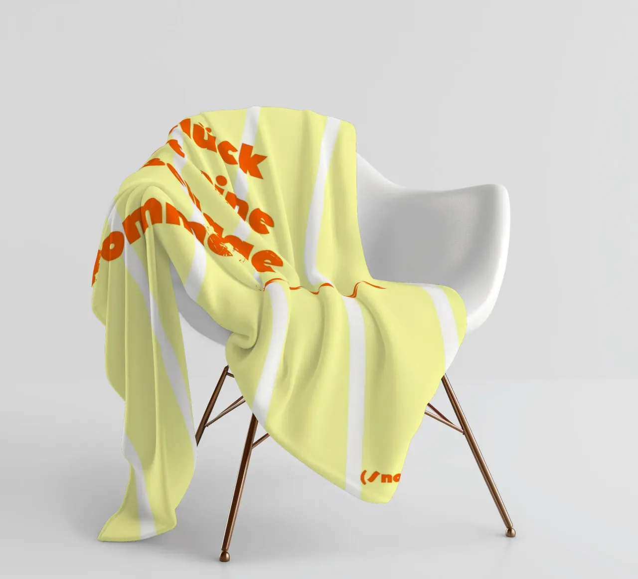 Glück ist eine Beilage von Pommes Frites. coperta in pile da FRICKE DESIGN