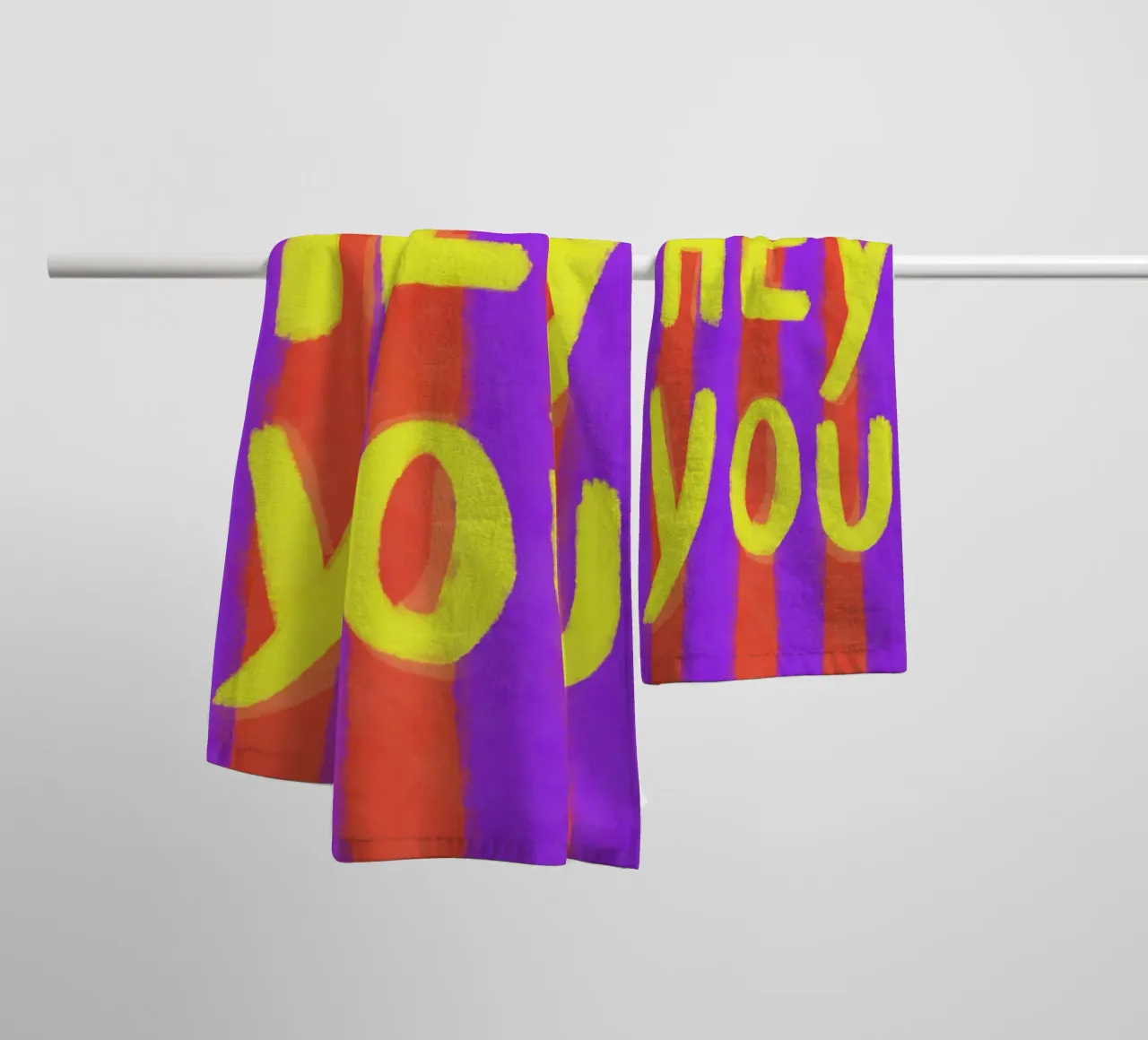 Hey You, strisce viola Pop asciugamano da bagno da Carinaprint