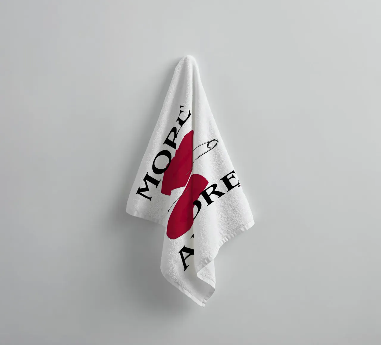 More Amore – Love, Louder asciugamano da bagno da Attaboy Dsgn